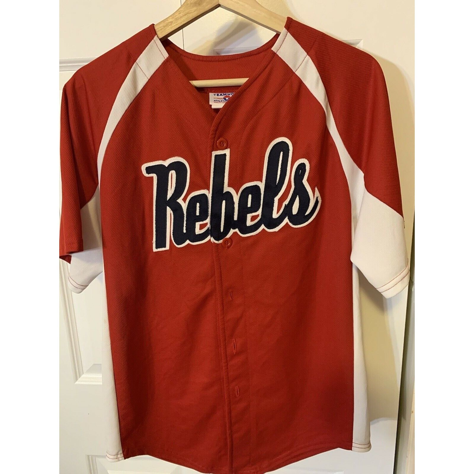 Other Teamwork REBELS Men’s Sz L 34-36 Baseball jersey no 14 red b Size US L / EU 52-54 / 3 - 4 Thumbnail