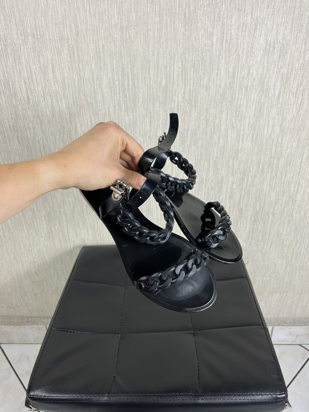 Designer × Givenchy Givenchy Paris chain sandals luxury flats flip flops Size US 7.5 / IT 37.5 - 18 Thumbnail