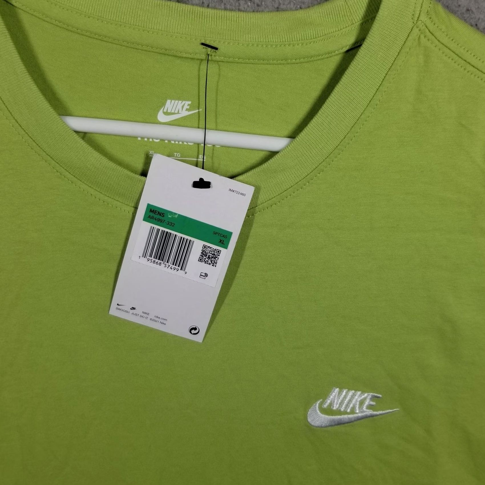Nike Nike Shirt Mens XL Green The Nike Tee Small Swoosh Logo Cotton AR4997-332 Size US XL / EU 56 / 4 - 3 Thumbnail
