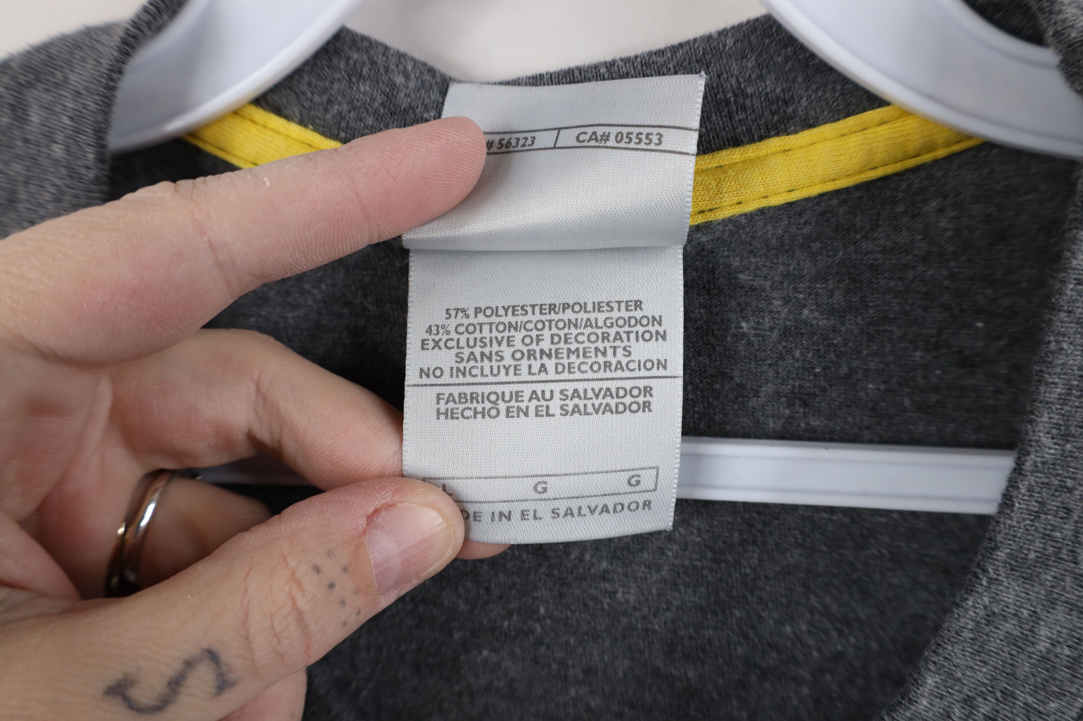 Nike Vintage Y2K Nike Block Letter Spell Out Striped T-Shirt Gray Size US L / EU 52-54 / 3 - 8 Thumbnail