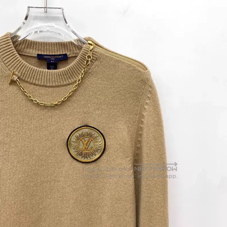 Louis Vuitton Louis Vuitton 24 Brown Chain Logo Embroidered Cashmere Cre Size US XS / EU 42 / 0 - 3 Thumbnail