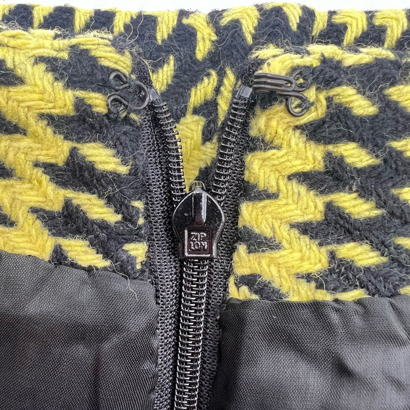 Versace Versace | Vintage Y2K Yellow Houndstooth Mini Skirt 2004 Size 25" / US 0 / IT 36 - 8 Thumbnail