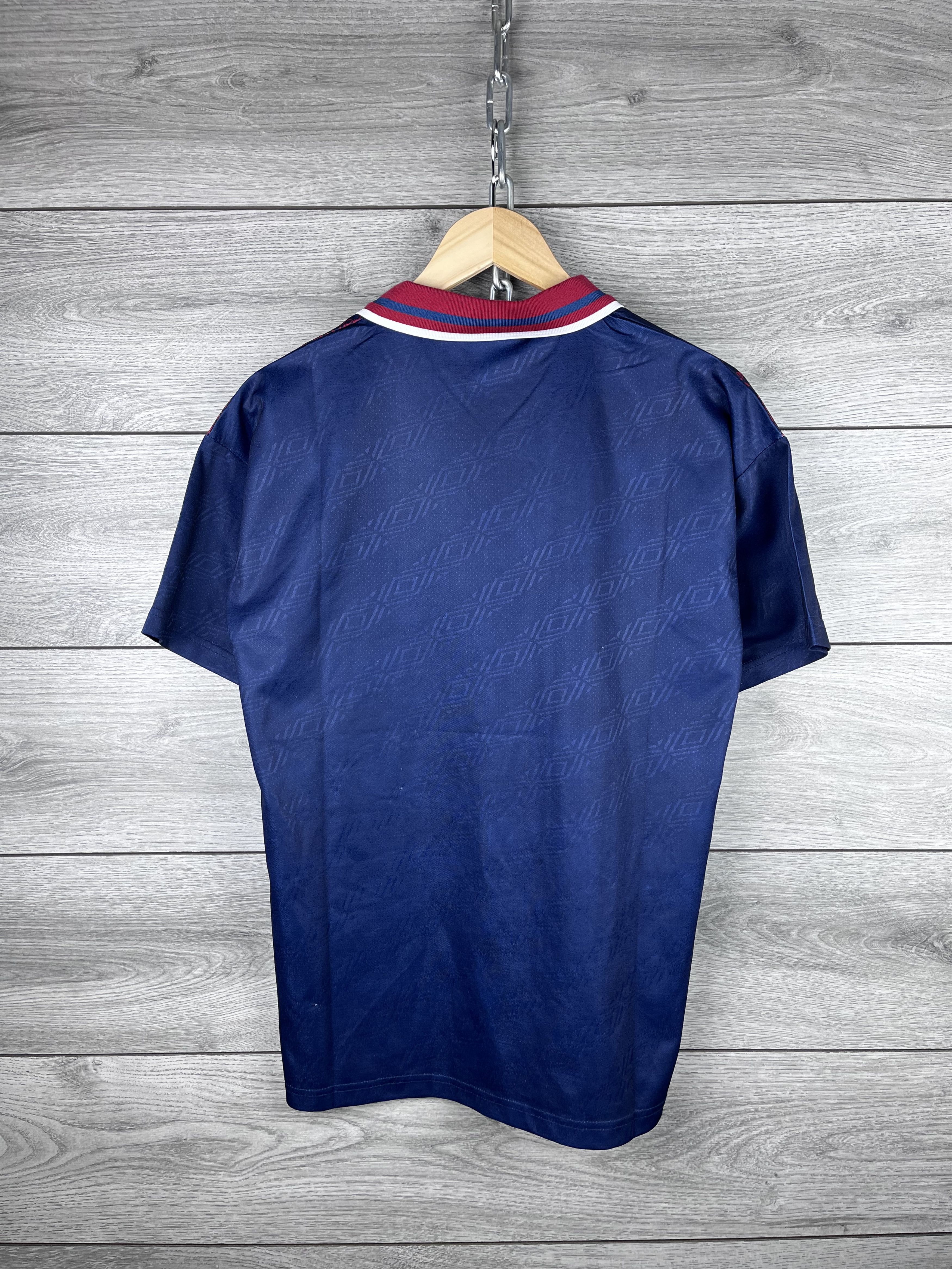 Umbro Vintage Umbro soccer jersey Ajax size s Size US S / EU 44-46 / 1 - 15 Thumbnail