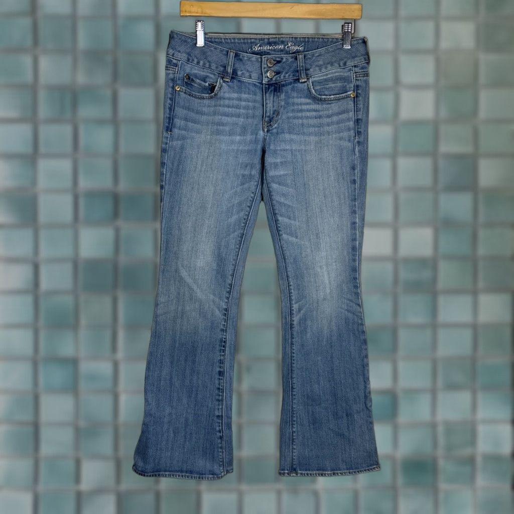 Vintage VINTAGE American Eagle ARTIST Jeans Womens 8 Low Rise Flare Light Wash Stretch 2010 Size 24" / US 00 / IT 34 - 1 Thumbnail