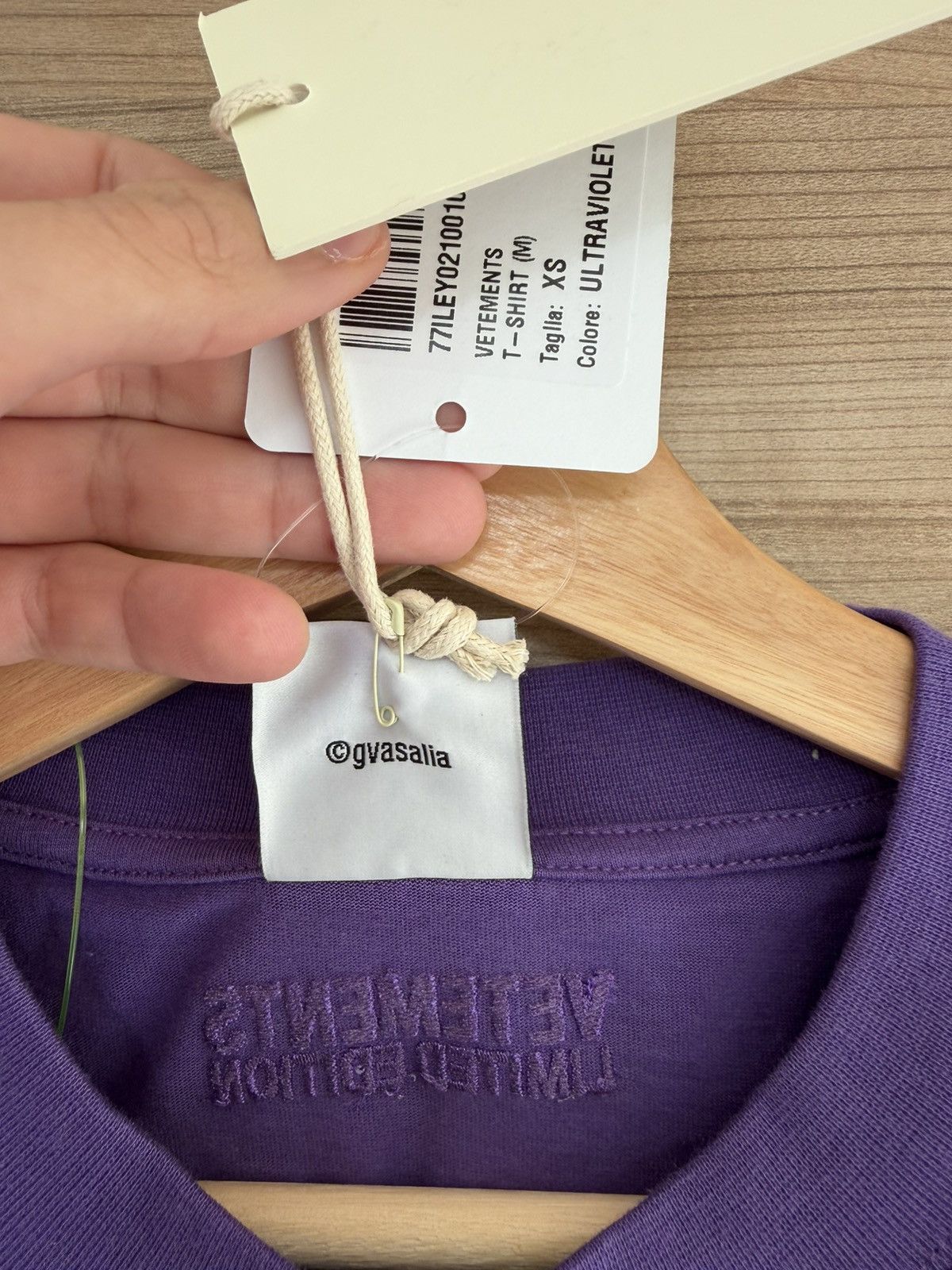 Vetements Vetements Logo T-shirt Purple Size US XS / EU 42 / 0 - 12 Thumbnail