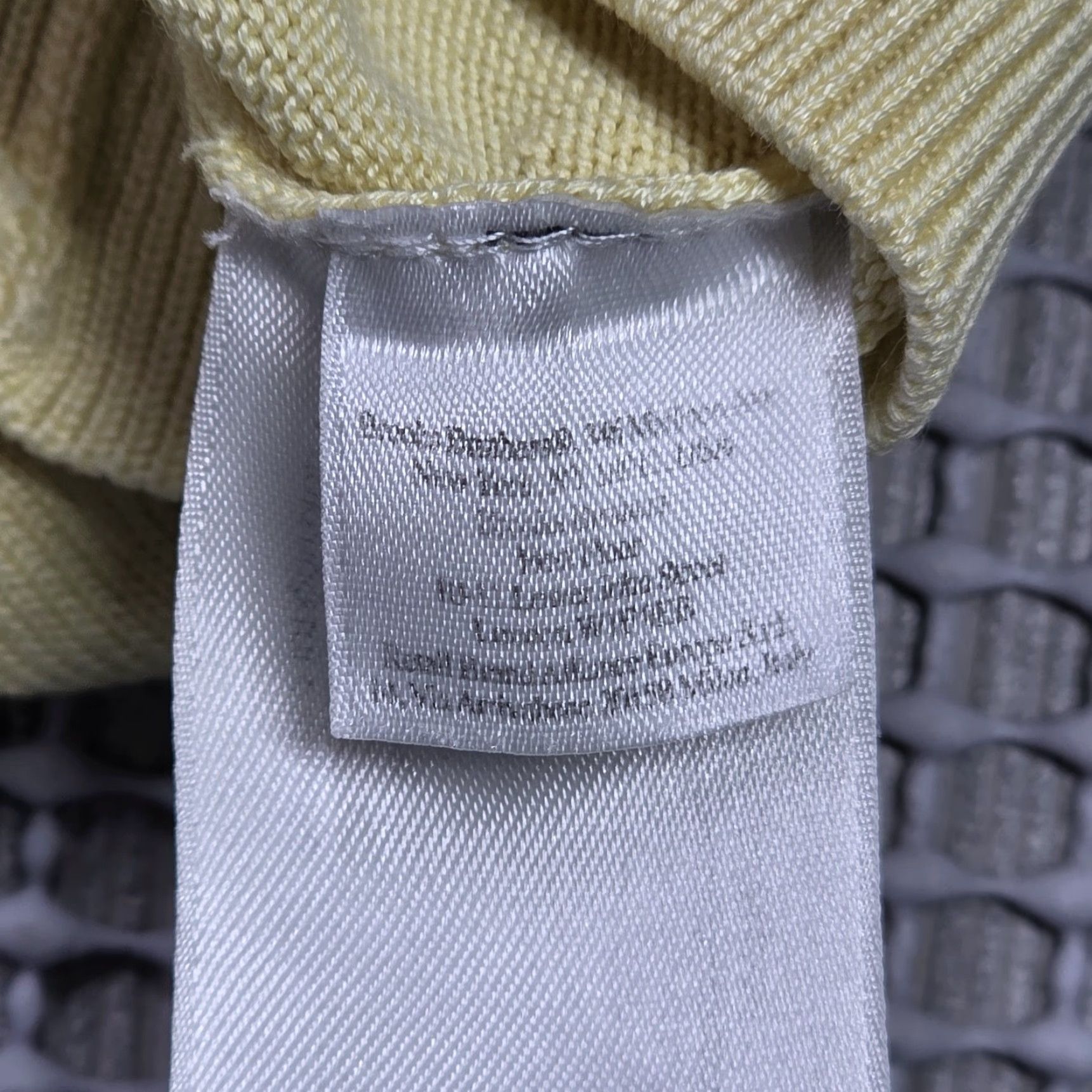 Brooks Brothers VINTAGE Brooks Brothers Country Club Mens 2XL Yellow Silk Blend Knit V Neck Sweater Size US XXL / EU 58 / 5 - 7 Thumbnail