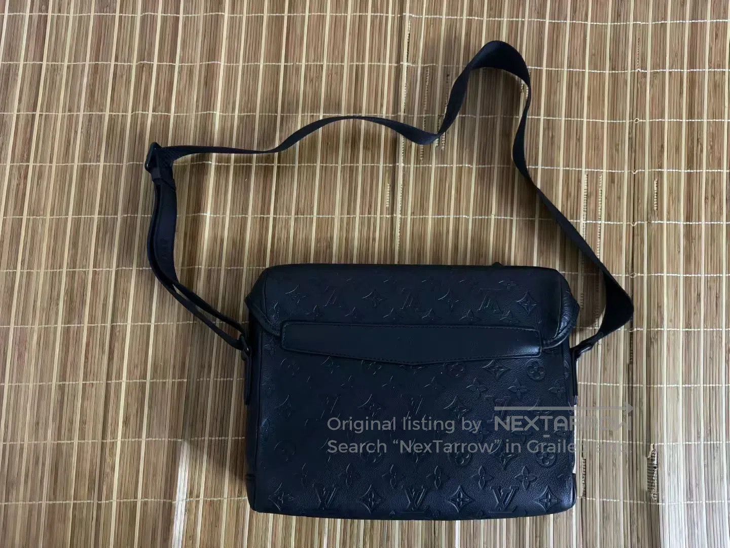 Louis Vuitton Louis Vuitton Black Tone-on-Tone Pattern Messenger Bag| Size ONE SIZE - 2 Thumbnail