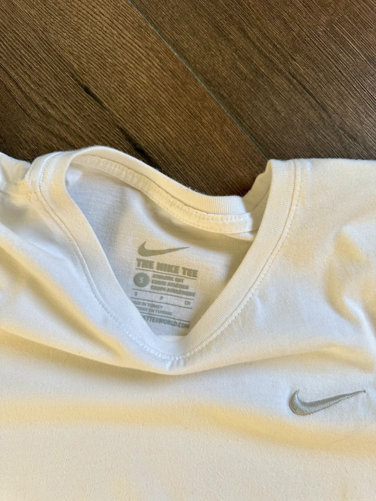 Nike Vintage Nike T-shirt White Swoosh Logo Size US S / EU 44-46 / 1 - 7 Thumbnail