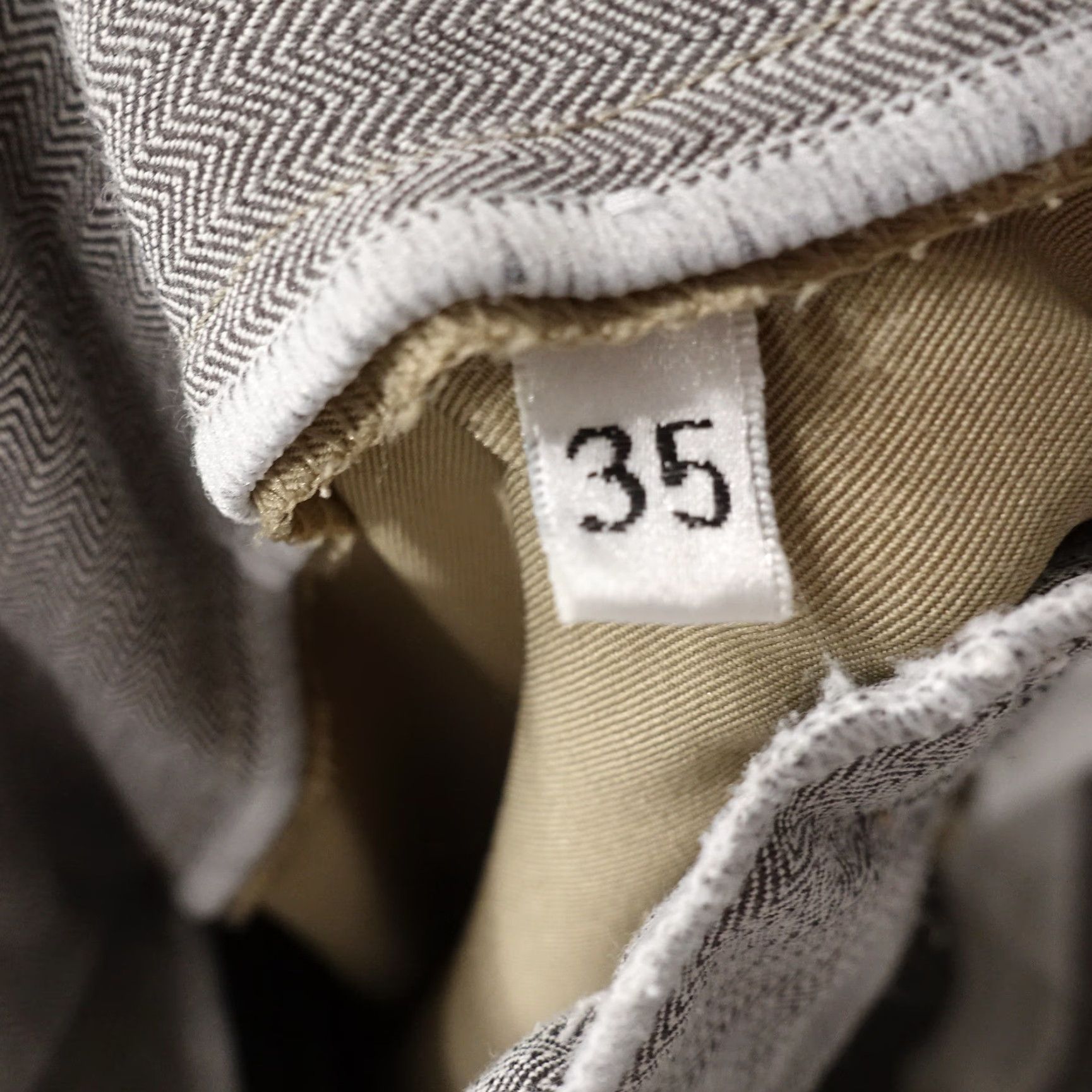 Neiman Marcus VINTAGE NEIMAN MARCUS BEIGE KHAKI PLEATED 100% POLYESTER SHORTS MENS SZ 35 Size US 35 - 7 Thumbnail