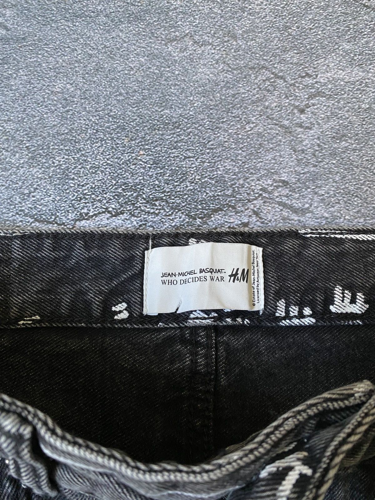 H&M × Jean-Michel Basquiat × Who Decides War Jean Michel Basquiat Who Decides War Bootcat Flare Jeans Size US 32 / EU 48 - 11 Thumbnail