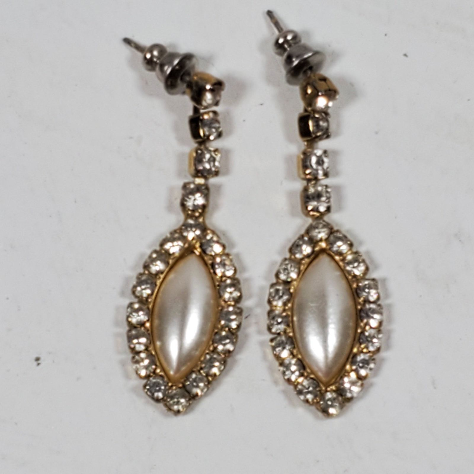 The Unbranded Brand Vintage Casual Bling Earrings 1.5 Inch Drop White Rhinestone Size ONE SIZE - 1 Thumbnail