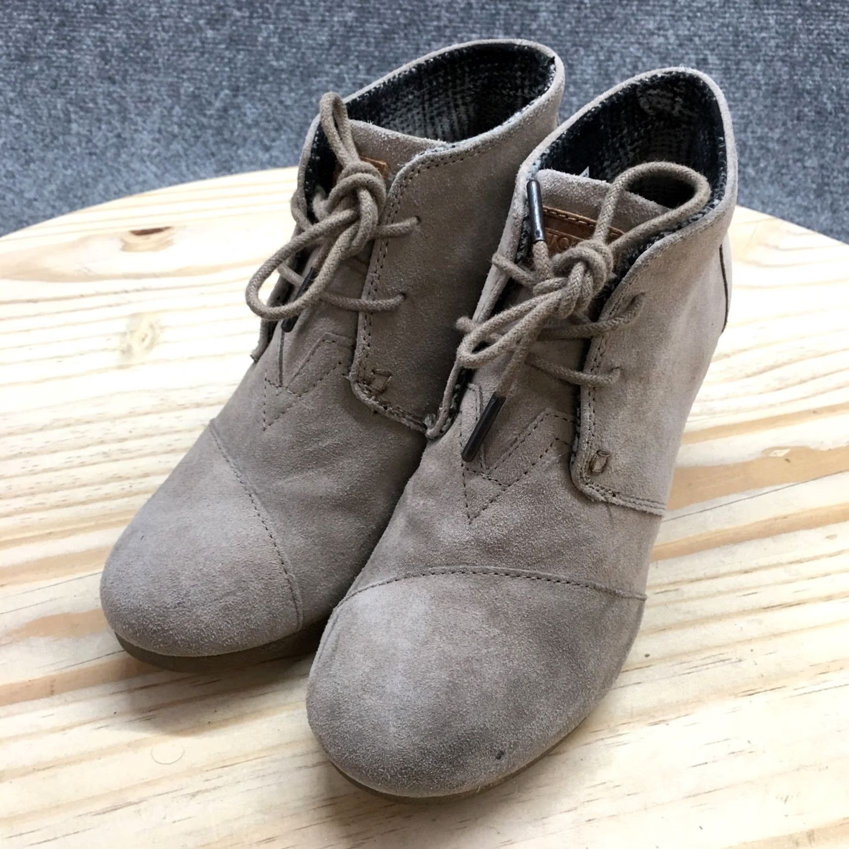 Toms TOMS Boots Womens 6 Desert Wedge Ankle Bootie Gray Suede Casual Lace Up Desert Boots 300614 Wedge Bootie Women Gray Shoes Mens? Size US 6 / IT 36 - 7 Thumbnail