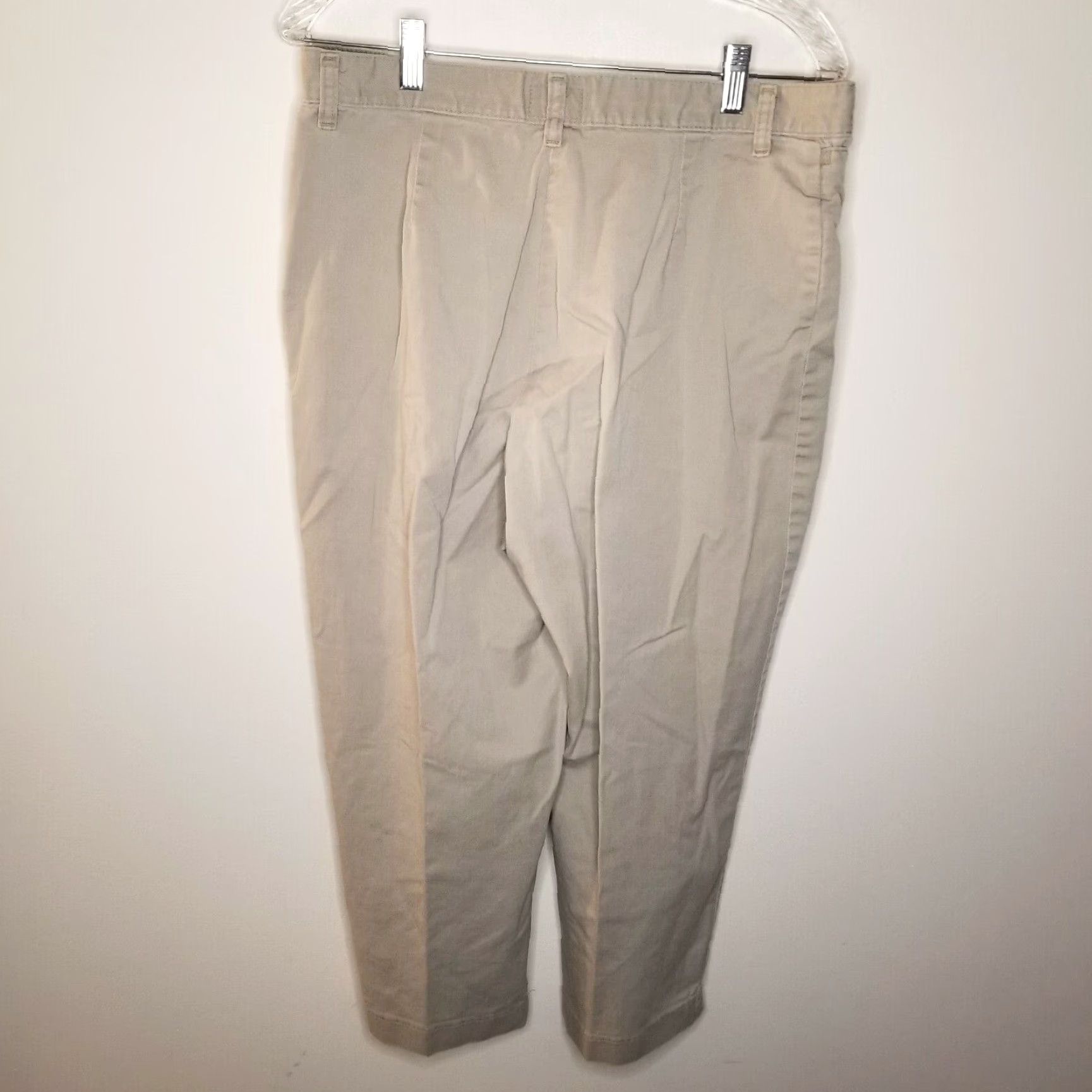 Vintage **Riders Women Khaki Capris Size 14M Stretch** User: Riders Women Khaki Capris Size 14M Stretch Size ONE SIZE - 5 Thumbnail