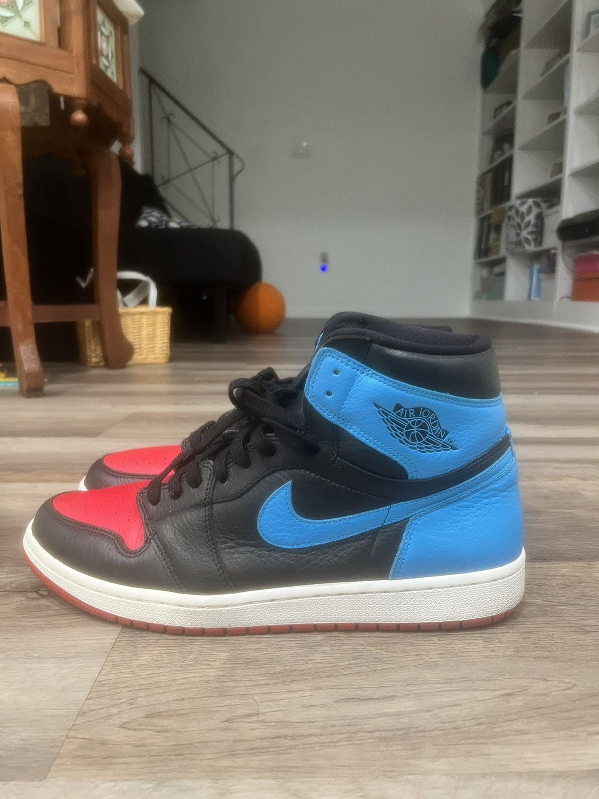 Jordan Brand NC to CHI Jordan 1 High Size US 11.5 / EU 44-45 - 1 Thumbnail