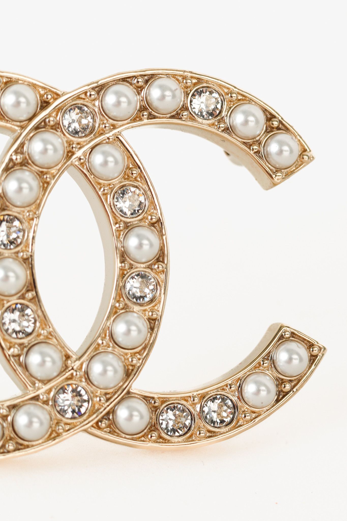 Chanel Chanel Gold-Toned Pearl & Crystal Studded CC Brooch Size ONE SIZE - 2 Thumbnail