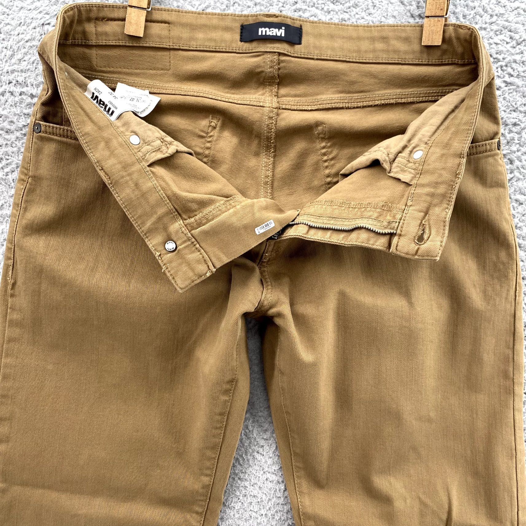 Vintage Mavi Jeans Zach Men's 32x31* Tan Twill Straight Travel Preppy Workwear Academia Jeans Size US 32 / EU 48 - 7 Thumbnail