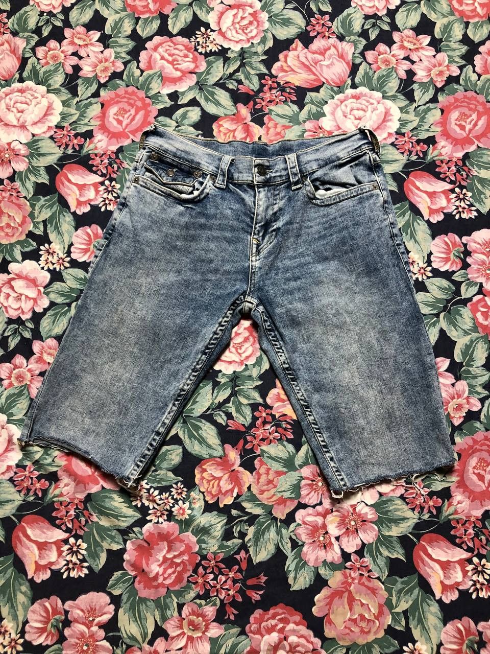 True Religion True Religion Jeans Washed Geno Relaxed Slim Fit shorts Size US 32 / EU 48 - 23 Thumbnail