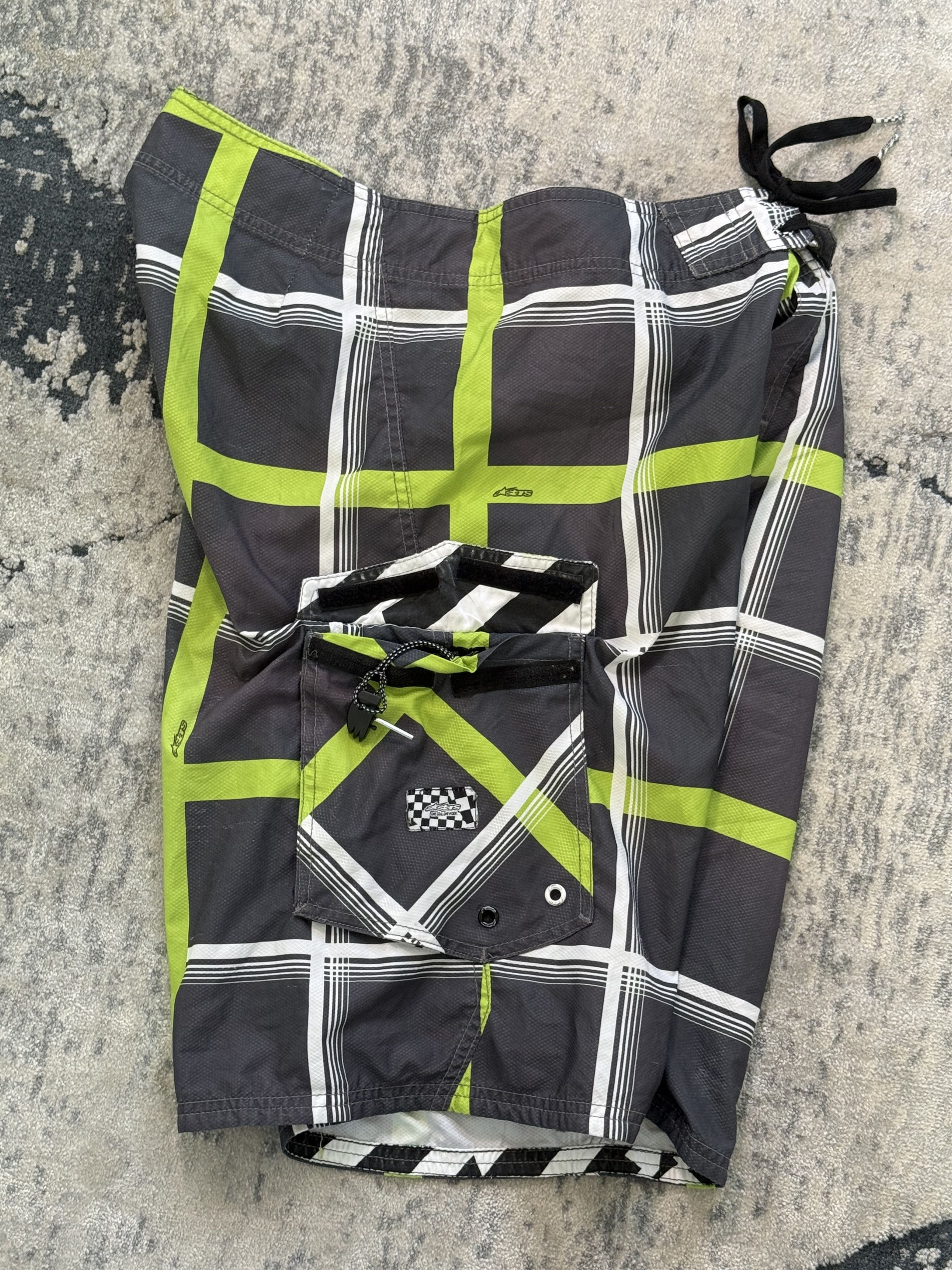 Alpinestars Vintage Alpine Stars Green and Gray Cargo Boardshorts Size US 34 / EU 50 - 2 Thumbnail