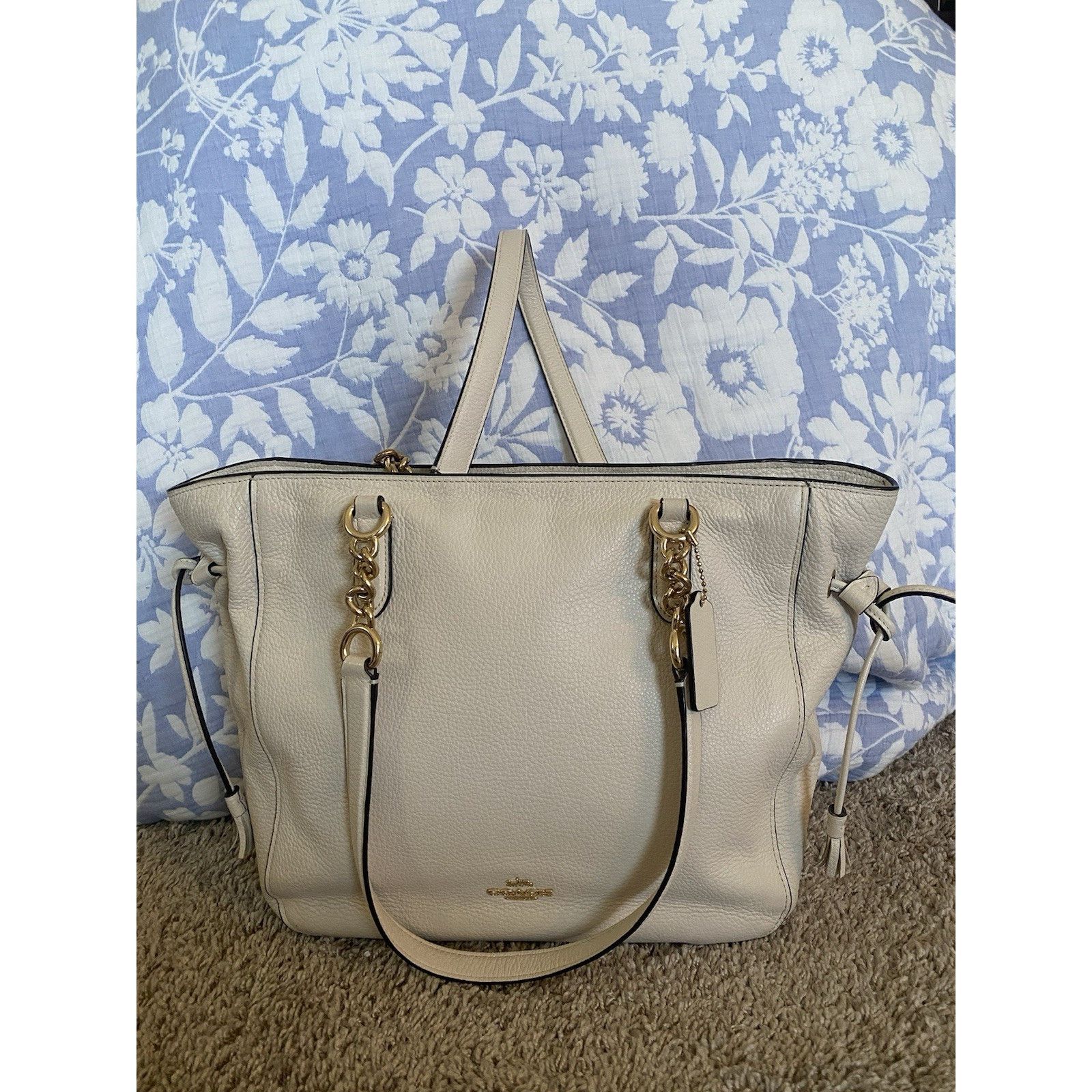 Coach Coach Elle Chain Tote Bag sz med Leather Size ONE SIZE - 1 Thumbnail
