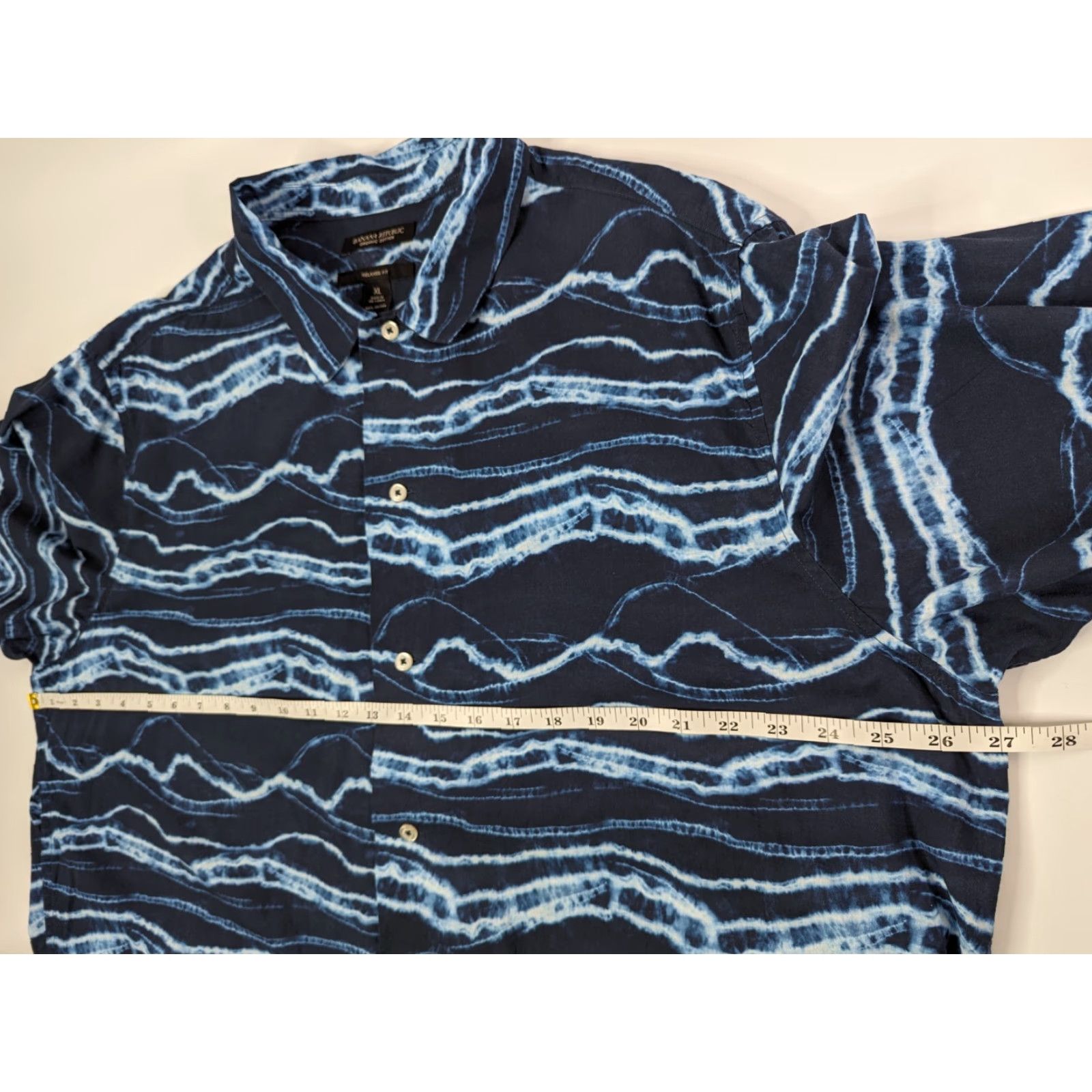 Banana Republic Banana Republic Men's Relaxed Fit Organic Cotton Navy Resort Shirt XL Short Sleeve Button-Up Collared Floral Pattern Resortwear Casual Women's? Size US M / EU 48-50 / 2 - 4 Thumbnail