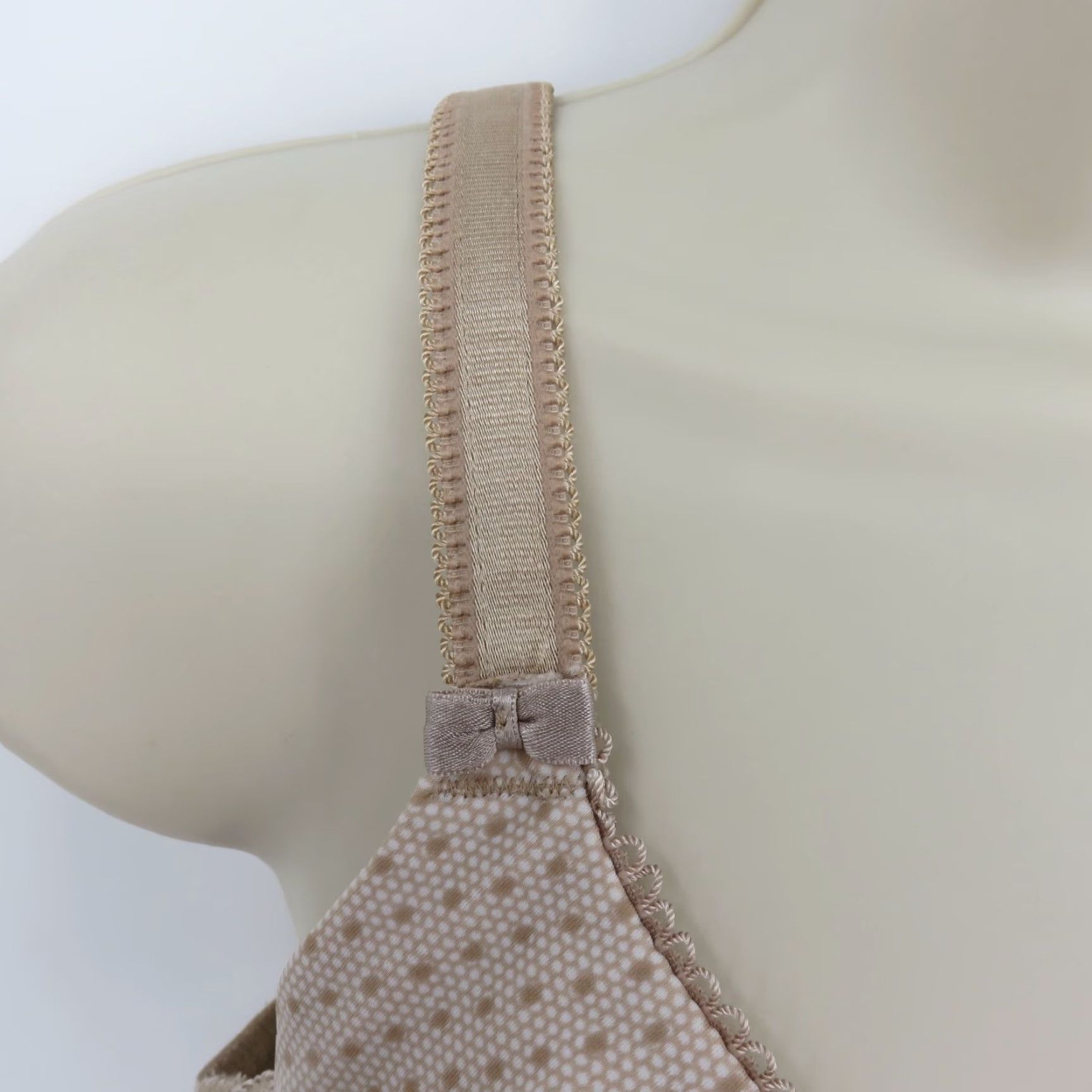 Vintage Olga Bra 36C Full Coverage Underwire T-Shirt Beige Polka Dot 35063 Ladies Womens Clothing Size ONE SIZE - 2 Thumbnail