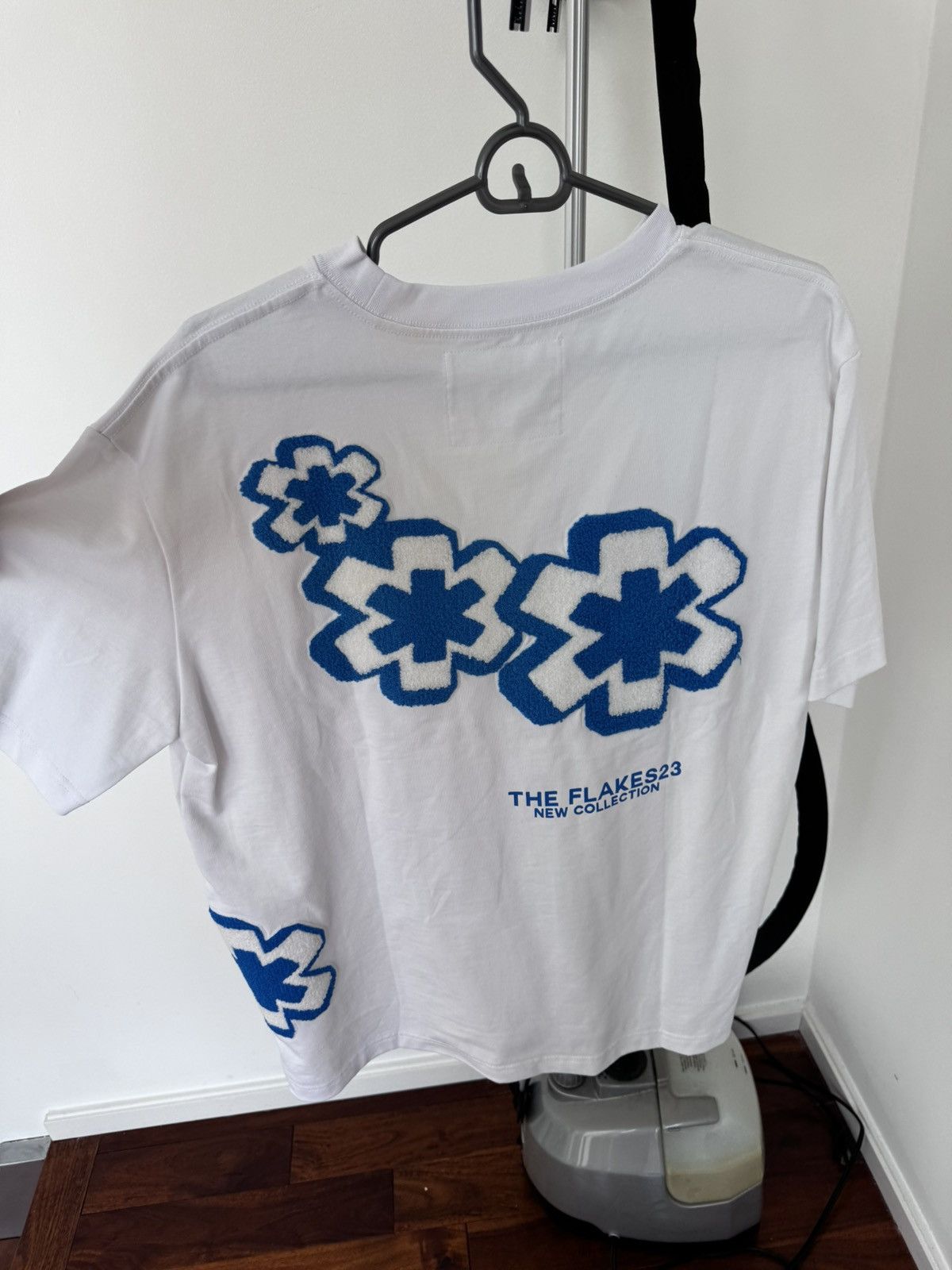 The Unbranded Brand Unbranded embroidery flower tee Size US L / EU 52-54 / 3 - 2 Thumbnail