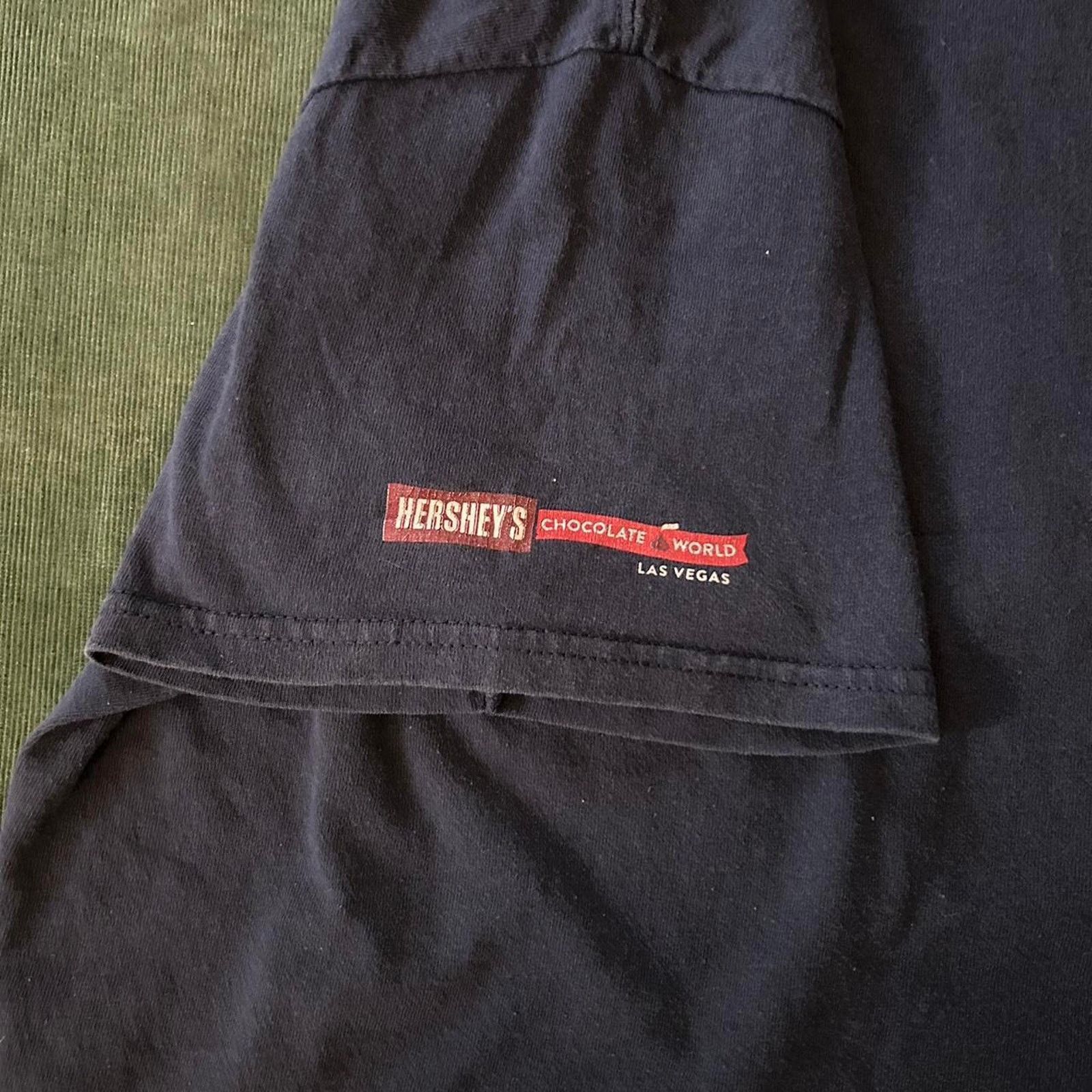 Gildan Y2k hershey chocolate t shirt Size US L / EU 52-54 / 3 - 5 Thumbnail