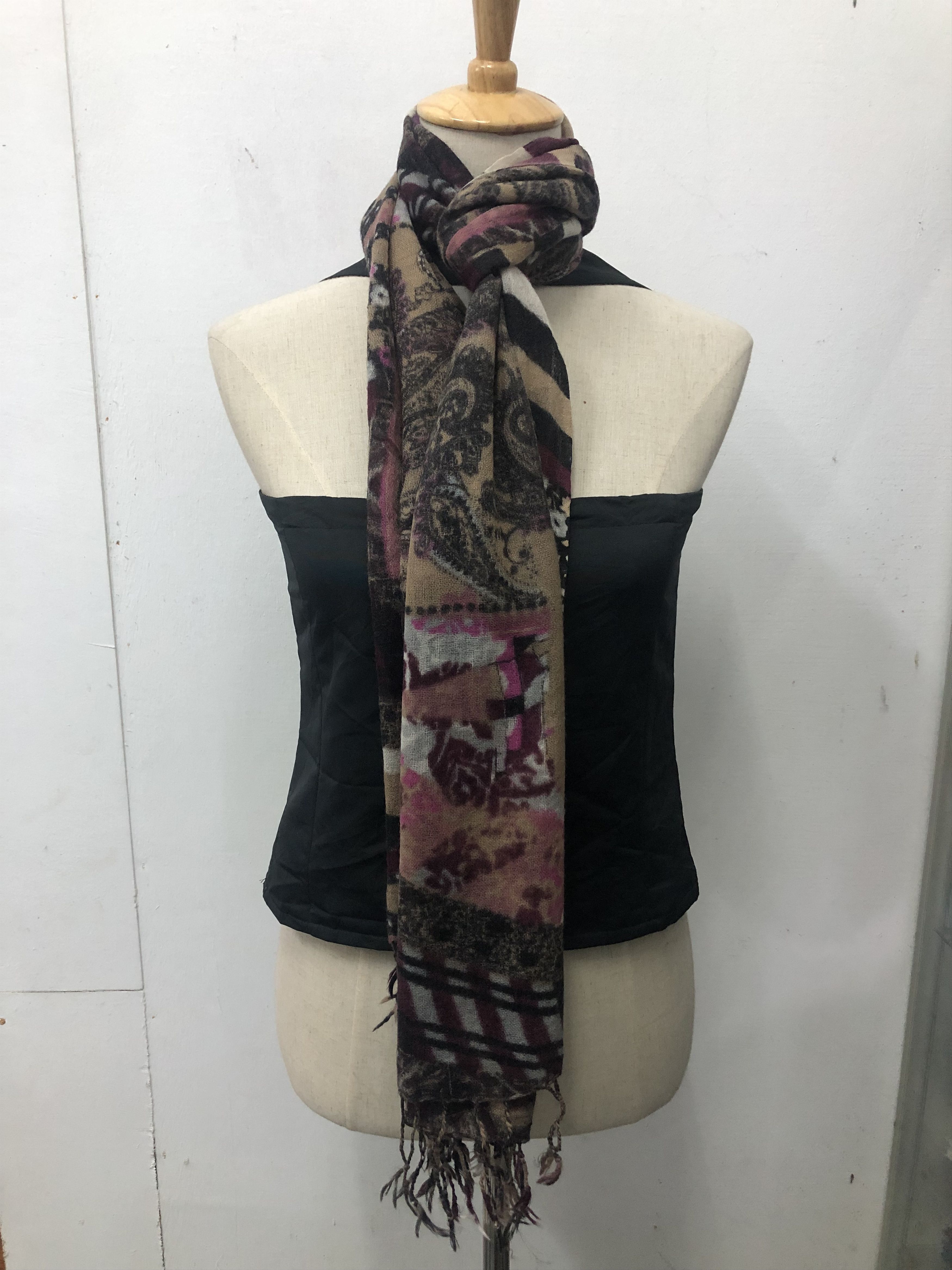 Vintage Glen Prince Scarf / Shawl / Muffler / Neckwear / Babushka Size ONE SIZE - 1 Thumbnail