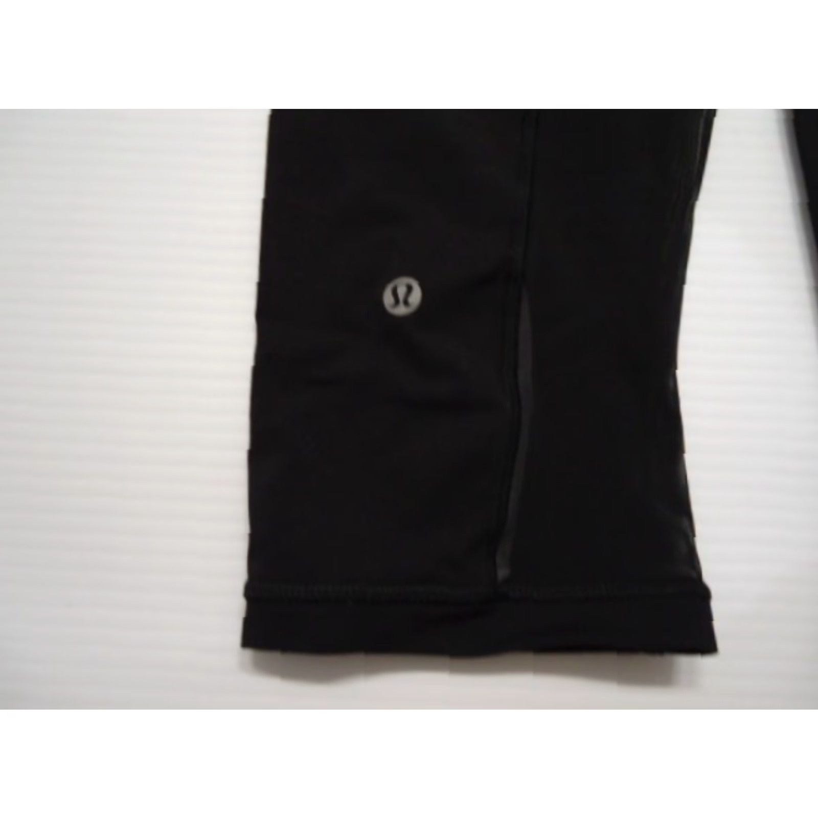 Lululemon Lululemon Women Shorts 6 Black Poly Blend Pull On Activewear Capri Leggings Size 27" / US 4 / IT 40 - 4 Thumbnail