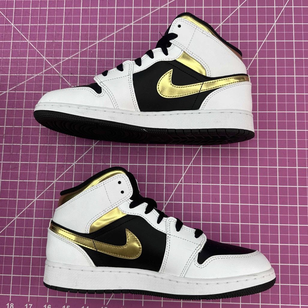 Jordan Brand Air Jordan 1 Mid White Gold Black GS Youth 7Y Size US 7 / EU 40 - 2 Thumbnail