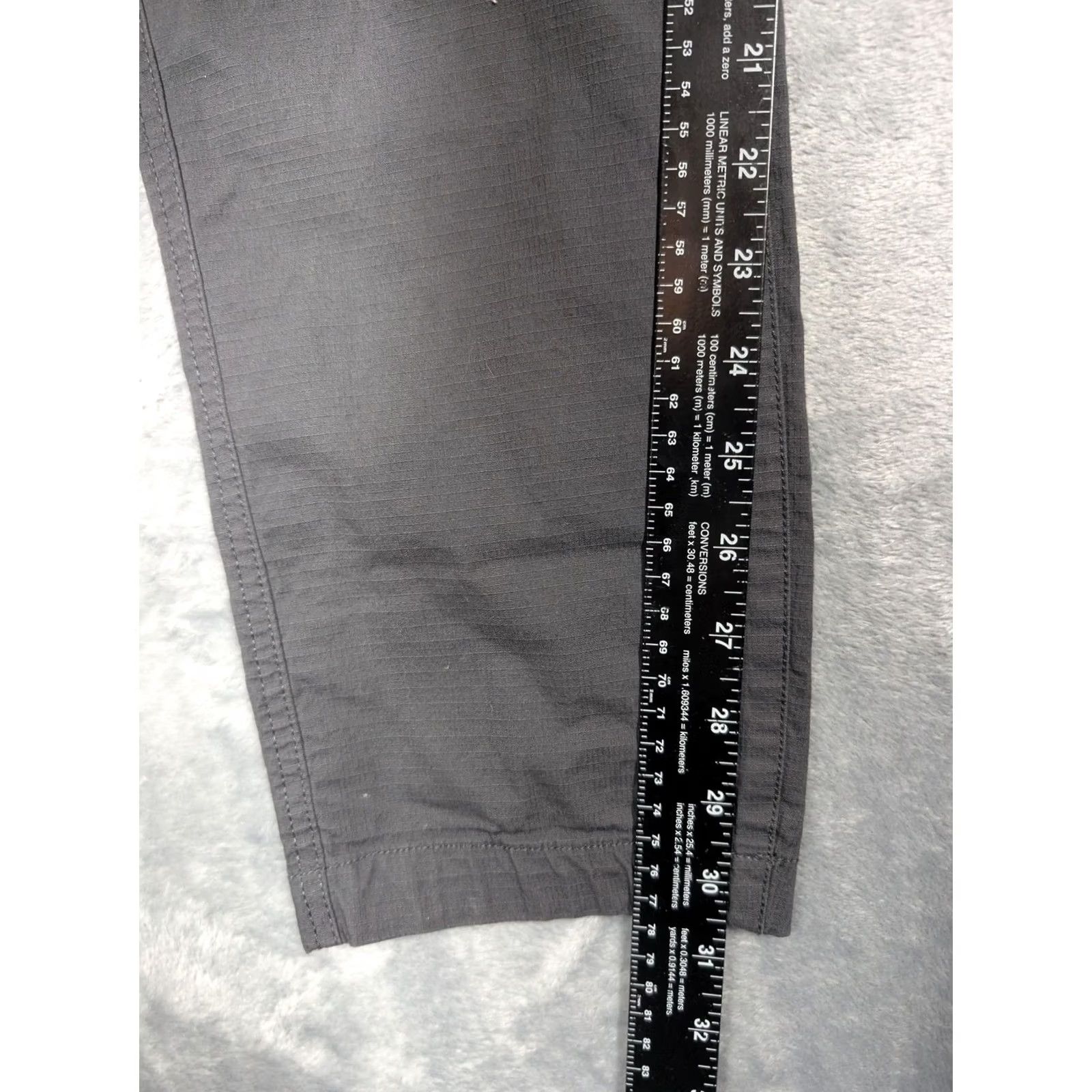 Vuori Vuori Pants Mens M Gray Jogger Elastic Waist Zip Pocket Outdoor Travel Slim Tapered Pockets - Zippered Pocket Mens Medium Gray Vuori Pants Size US 31 - 4 Thumbnail
