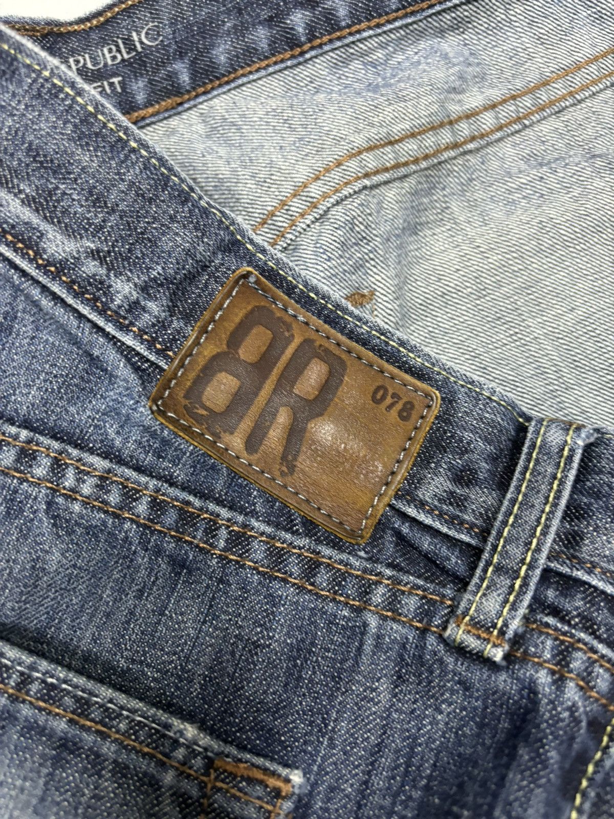 Banana Republic Vintage Banana Republic Baggy Nice Faded Denim Jeans Size US 36 / EU 52 - 9 Thumbnail