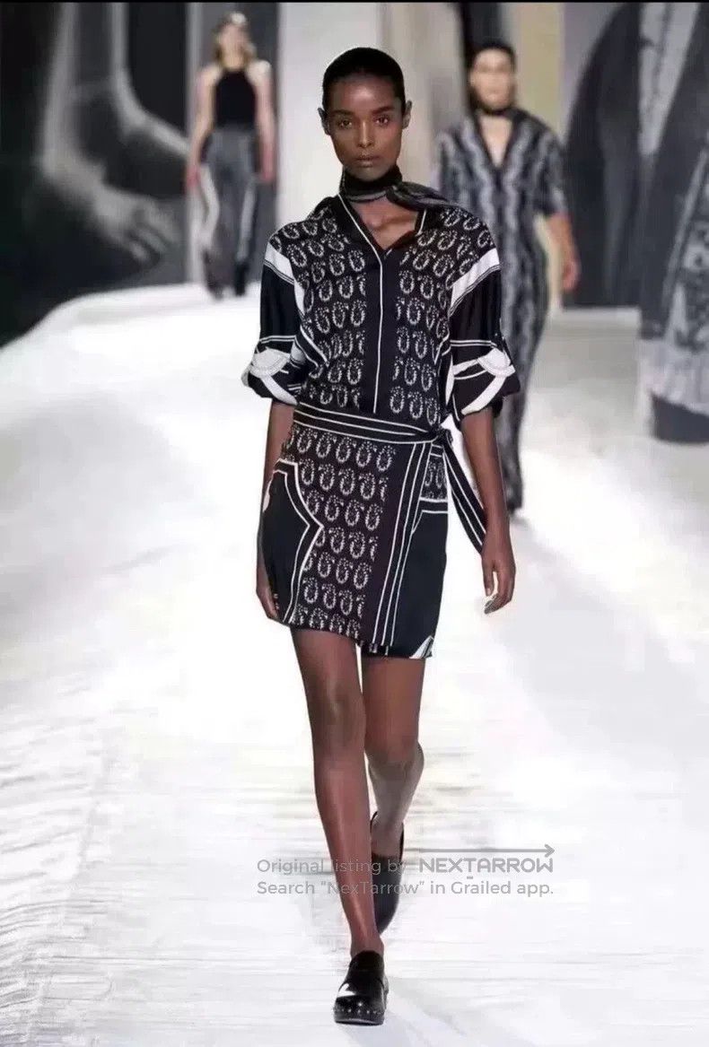 Hermes 100% silk short skirt