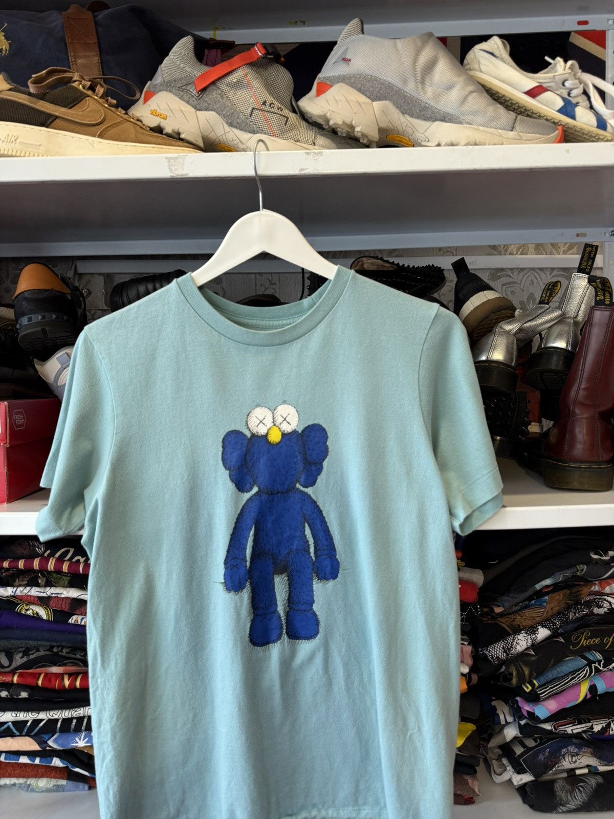 Japanese Brand Vintage Uniqlo x kaws T-shirt USA Size US S / EU 44-46 / 1 - 2 Thumbnail