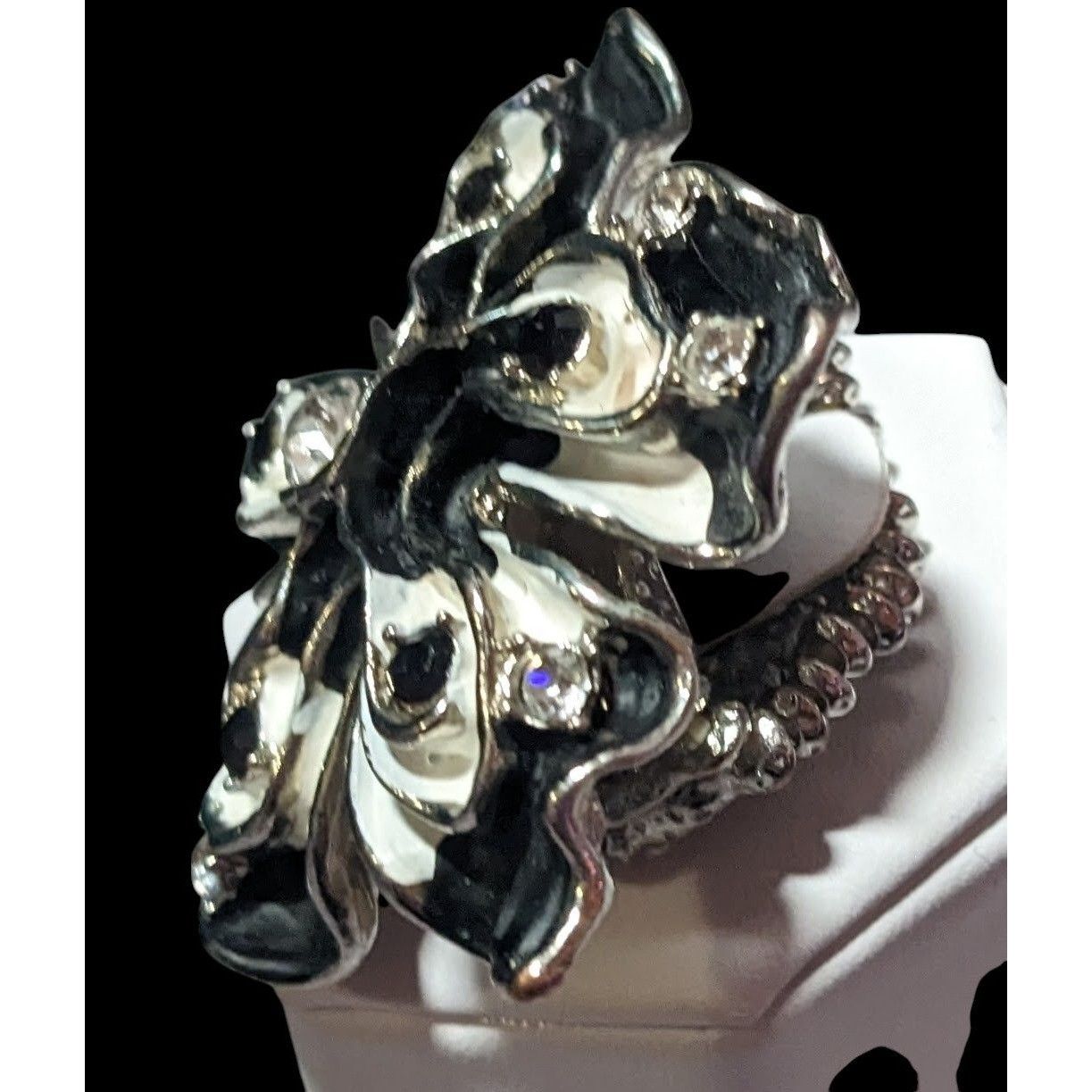 Other Chunky Floral Black And White Stretch Statement Ring Size 6 Size ONE SIZE - 3 Thumbnail