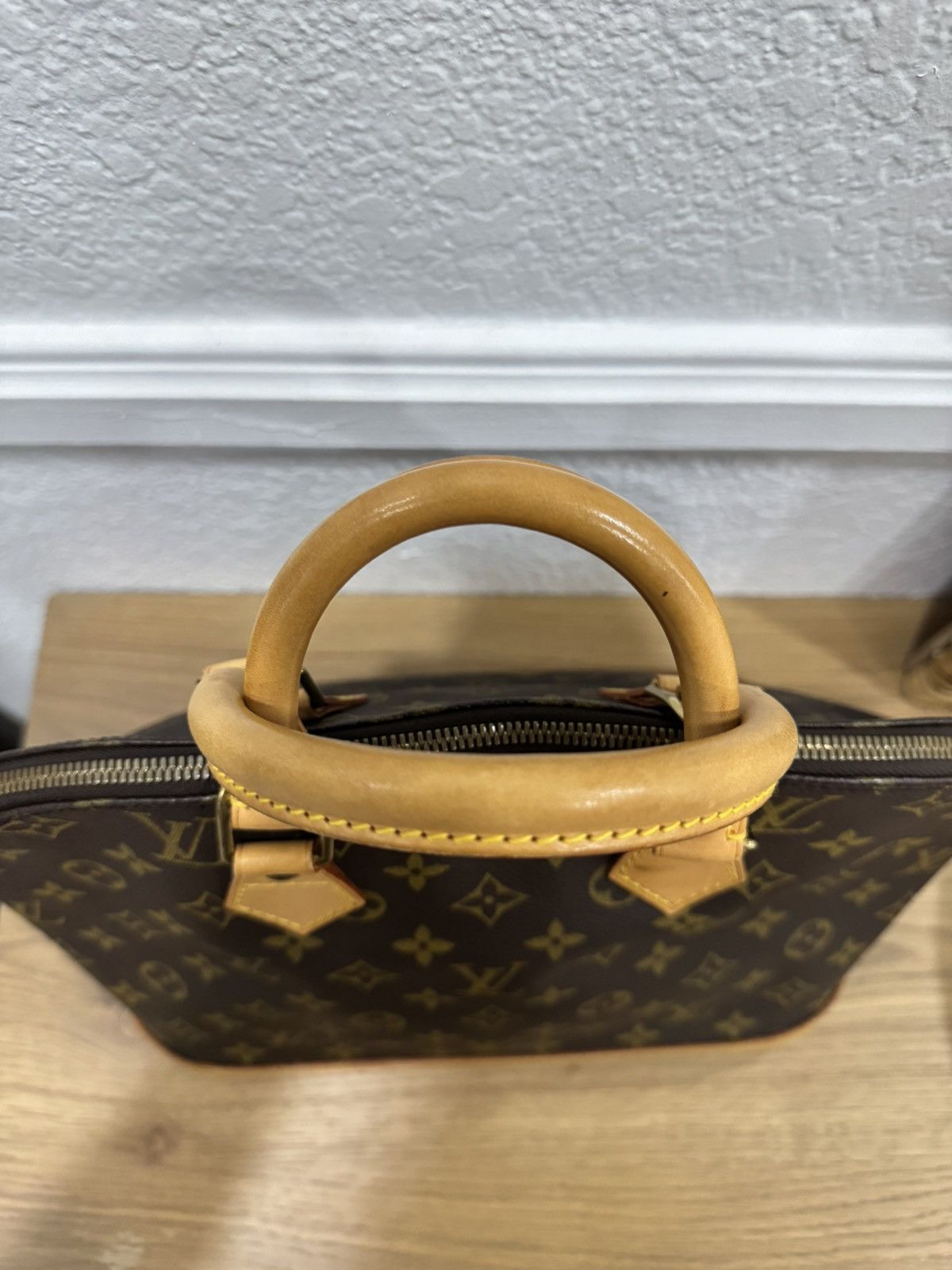 Louis Vuitton Louis Vuitton Alma PM Monogram Handbag Size ONE SIZE - 4 Thumbnail