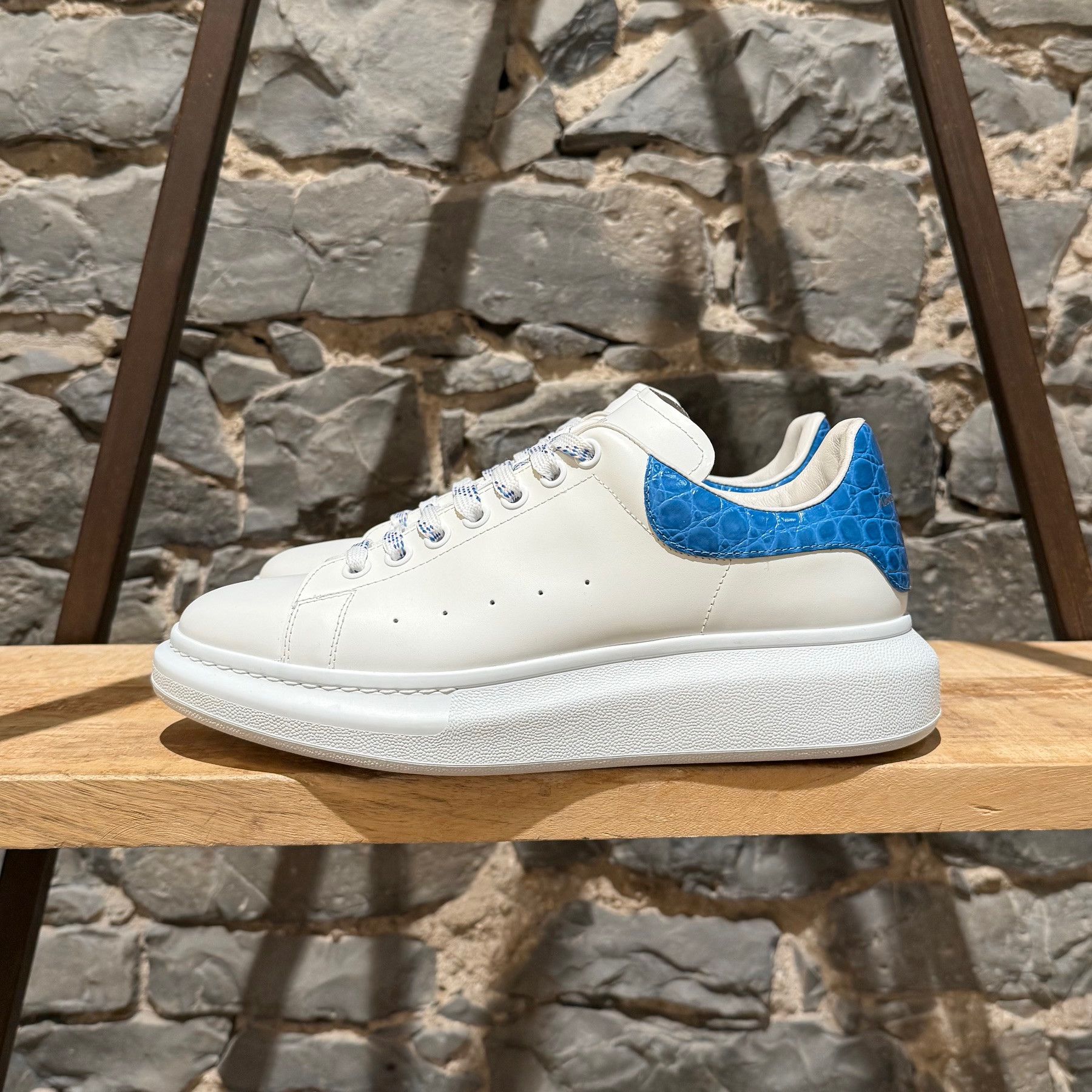 Alexander McQueen Alexander McQueen White Blue Croc Larry Oversized Sneakers Size US 9.5 / EU 42-43 - 6 Thumbnail