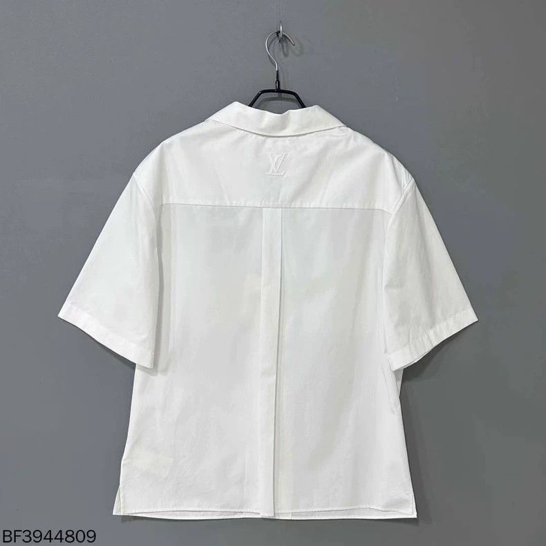 Louis Vuitton Louis Vuitton Short sleeve embossed shirt Size US XL / EU 56 / 4 - 3 Thumbnail