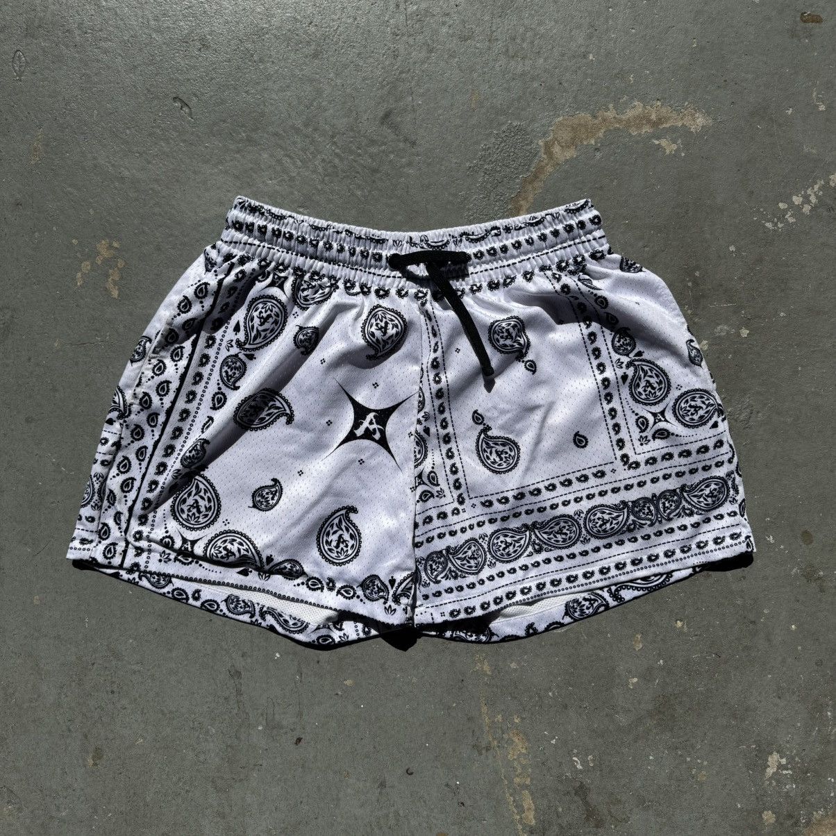Other Ataki Bandana Print Gym Shorts Size US 32 / EU 48 - 1 Thumbnail