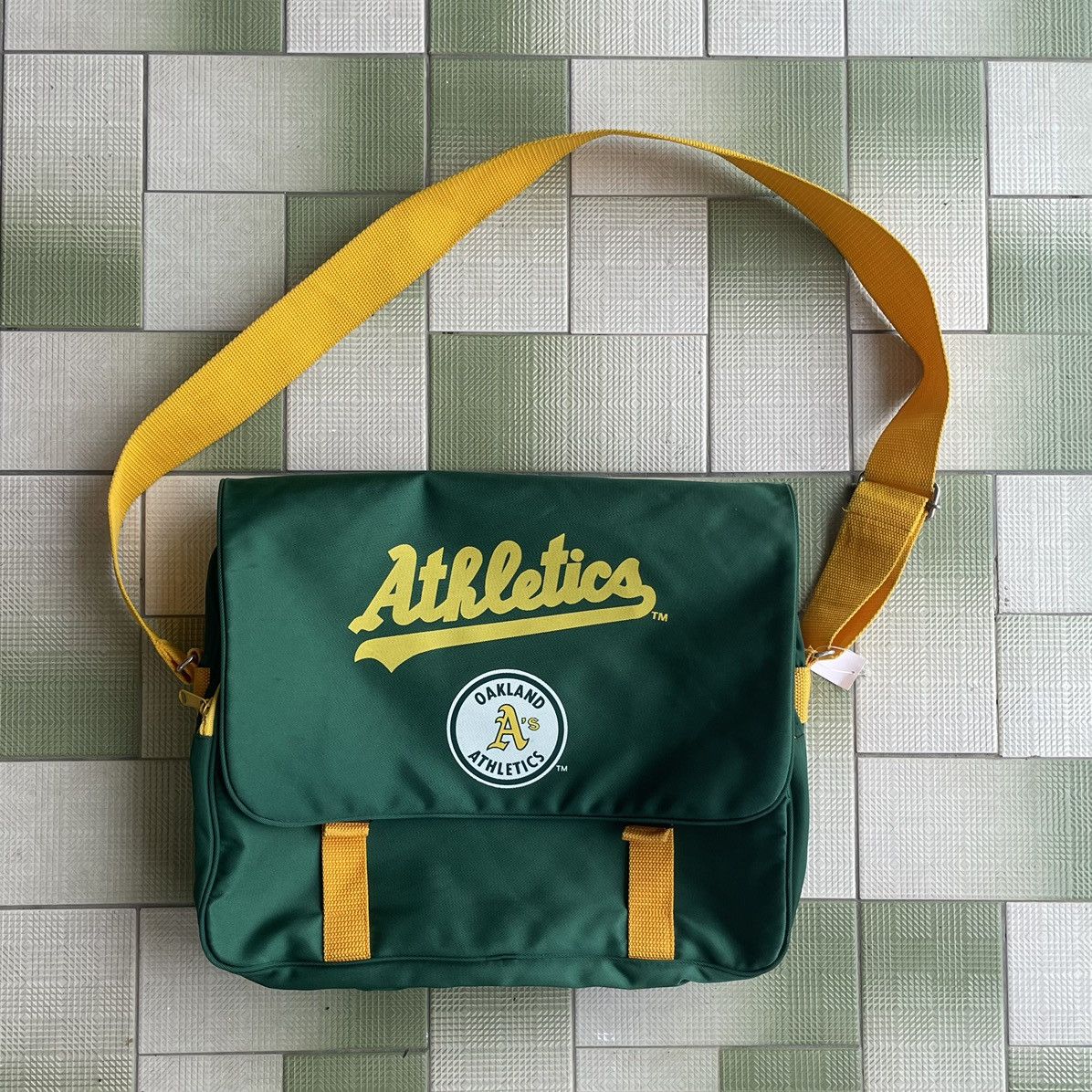 Designer × MLB 90's Oakland Athletics by Yubisha Sangyo Messenger/Gym Bag Size ONE SIZE - 6 Thumbnail