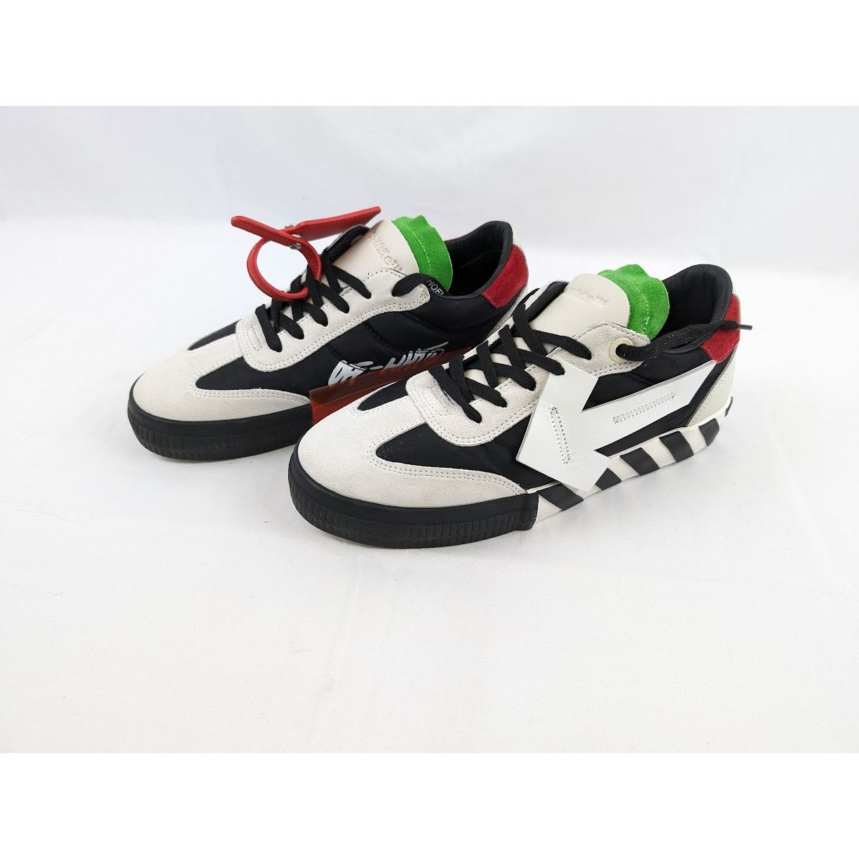 Off-White o1rshd1 Floating Arrow Low-Top Sneakers in Off White Size US 8 / EU 41 - 18 Thumbnail