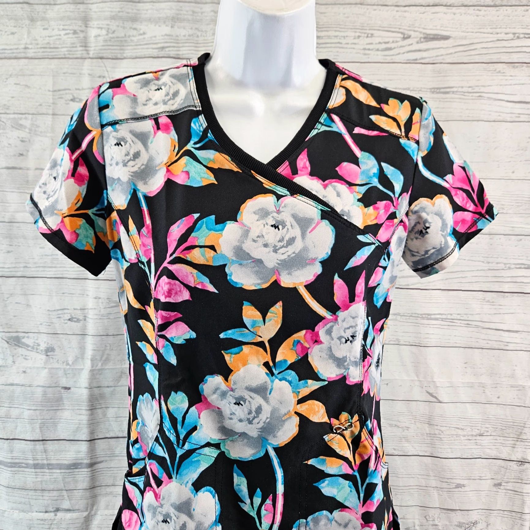 Cherokee Cherokee Infinity Scrub Top Sz 2XS Black Pink Floral Pockets Womens Size XXS / US 00 / IT 34 - 2 Thumbnail