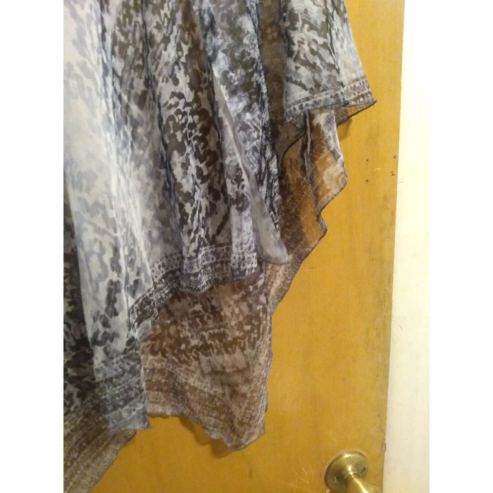 Olive LIVE AND LET LIVE Silk Shawl Women's Small Blue Off the Shoulder Geometric Lightweight NWT Shawl Style 90s? Size S / US 4 / IT 40 - 7 Thumbnail