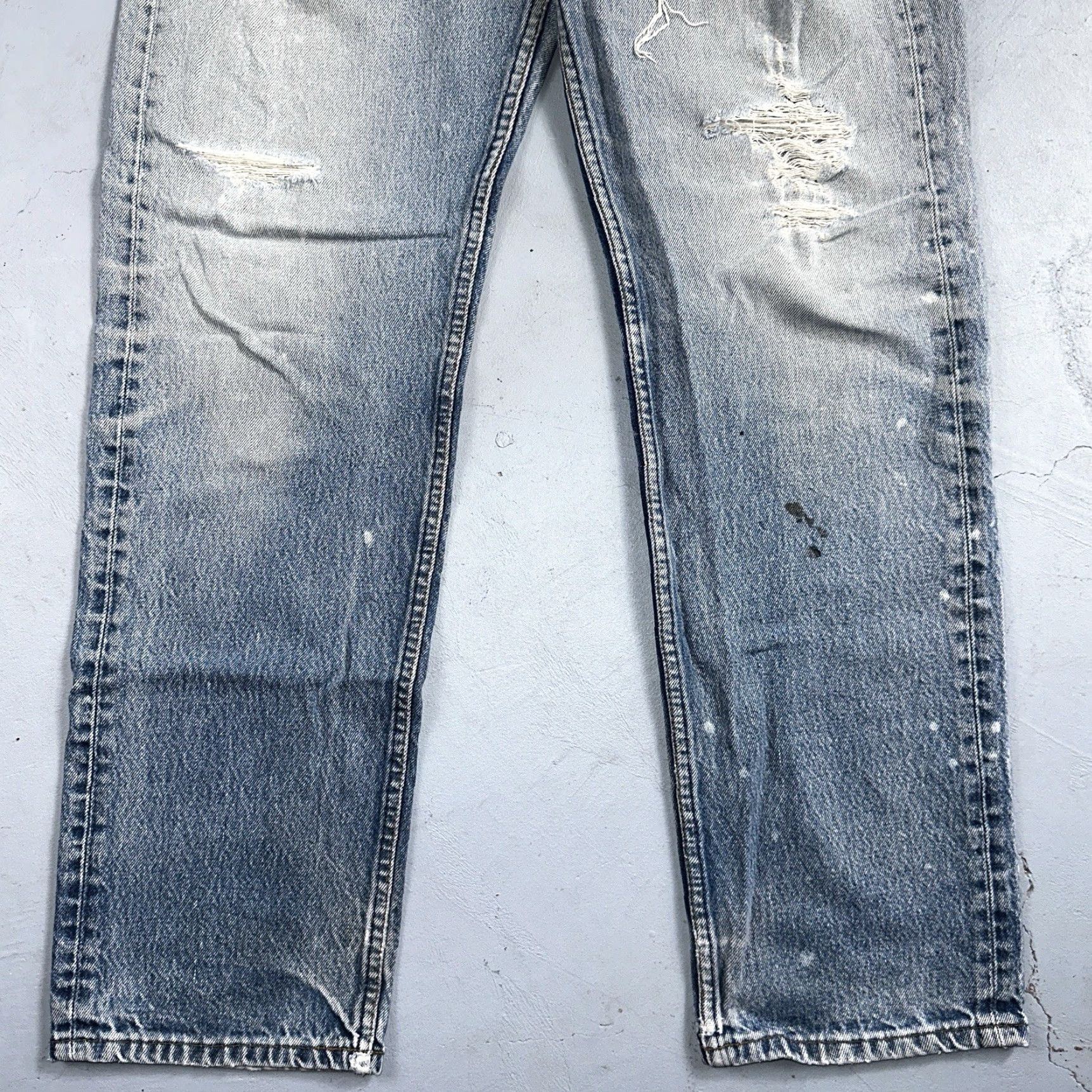 Levi's VINTAGE Levi's 501 Jeans 90s Straight Leg Light Wash 35x33 Men Blue Denim 501 Series 90s Mens Size US 35 - 3 Thumbnail