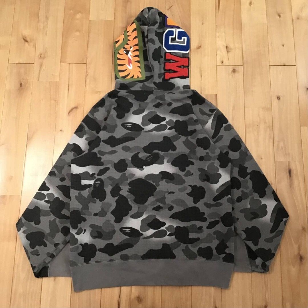 Bape 💫Glow in the dark💫 BAPE Grid camo shark full zip hoodie APE Size US M / EU 48-50 / 2 - 3 Thumbnail