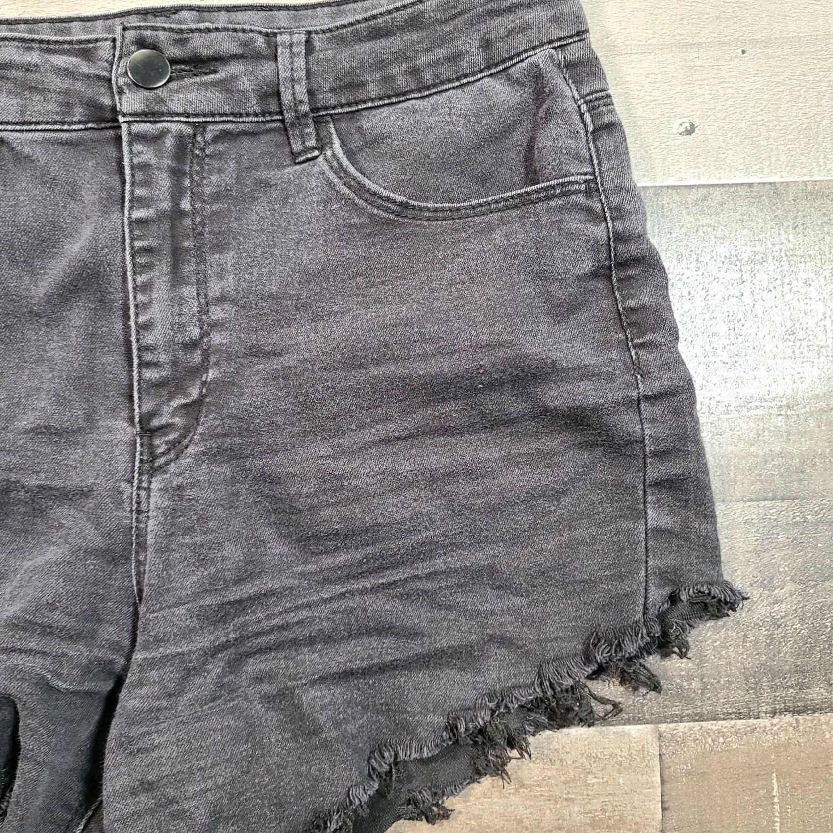 Forever 21 FOREVER 21 ShortS Womens 29 Black Cut-Off High Rise Zip Closure Denim Shorts Dark Wash Jeans Women Vintage No Size 27" / US 4 / IT 40 - 6 Thumbnail