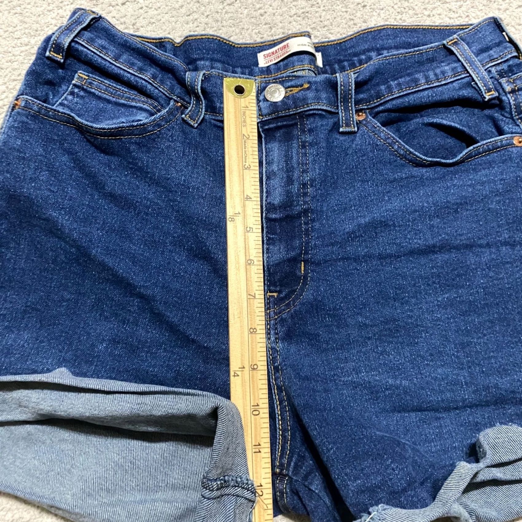 Levi's Levi's Signature Womens Jeans Shorts Blue Denim High Rise Cut-Off 4" Inseam 14" Waist 30 Black? Size 36" / US 14 / IT 50 - 7 Thumbnail