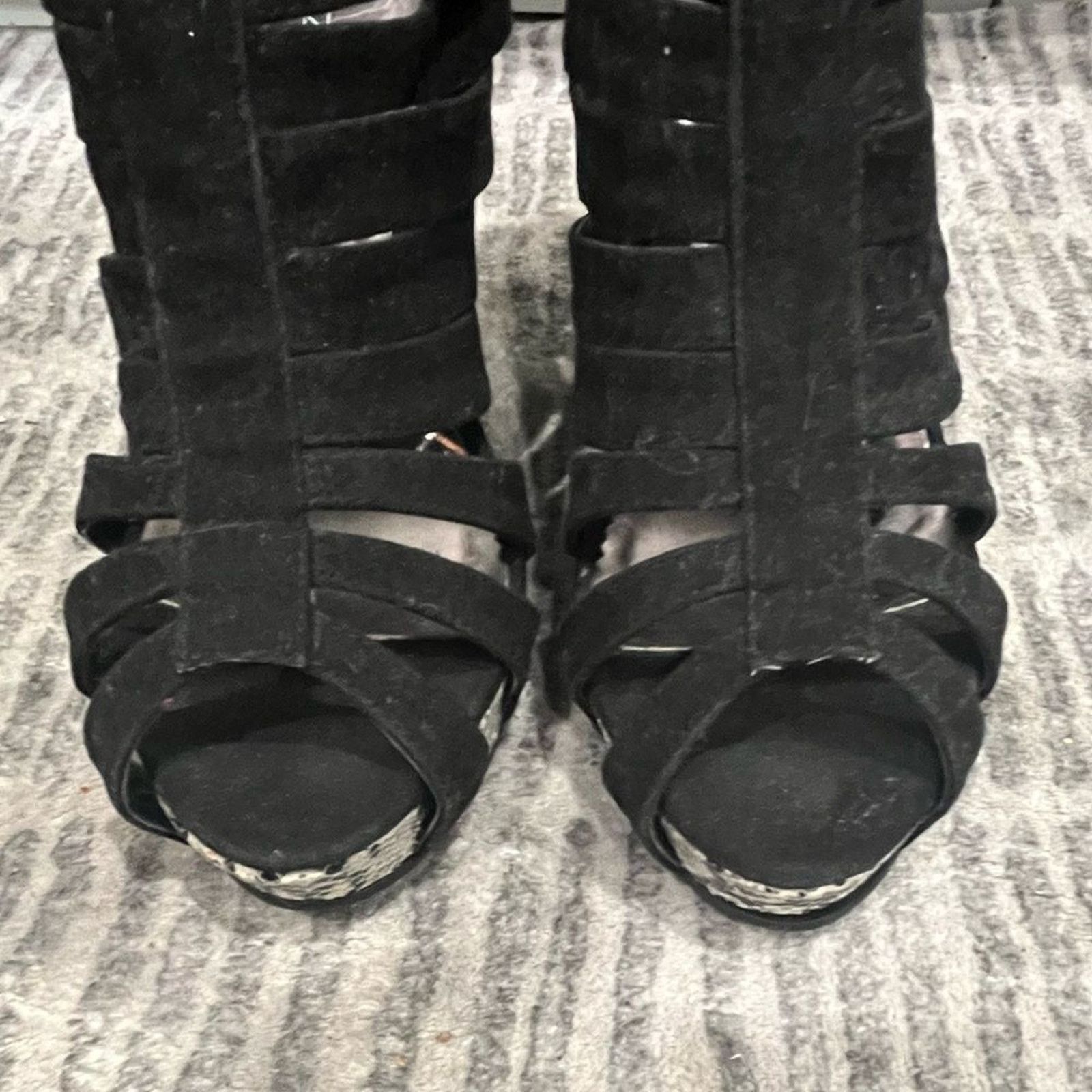 Vintage Shoe Dazzle Velvet Gladiator Sandals Back Zip Black Size 8 Size US 8 / IT 38 - 7 Thumbnail