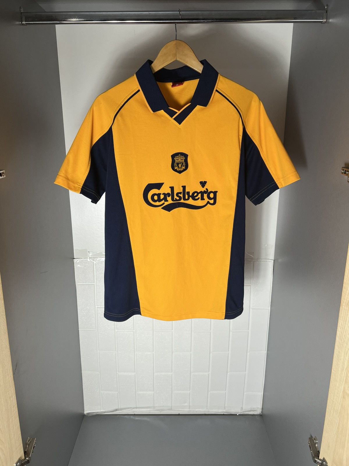 Vintage VERY RARE FC LIVERPOOL ENGLAND RETRO SOCCER JERSEY Y2K 90s Size US M / EU 48-50 / 2 - 8 Thumbnail