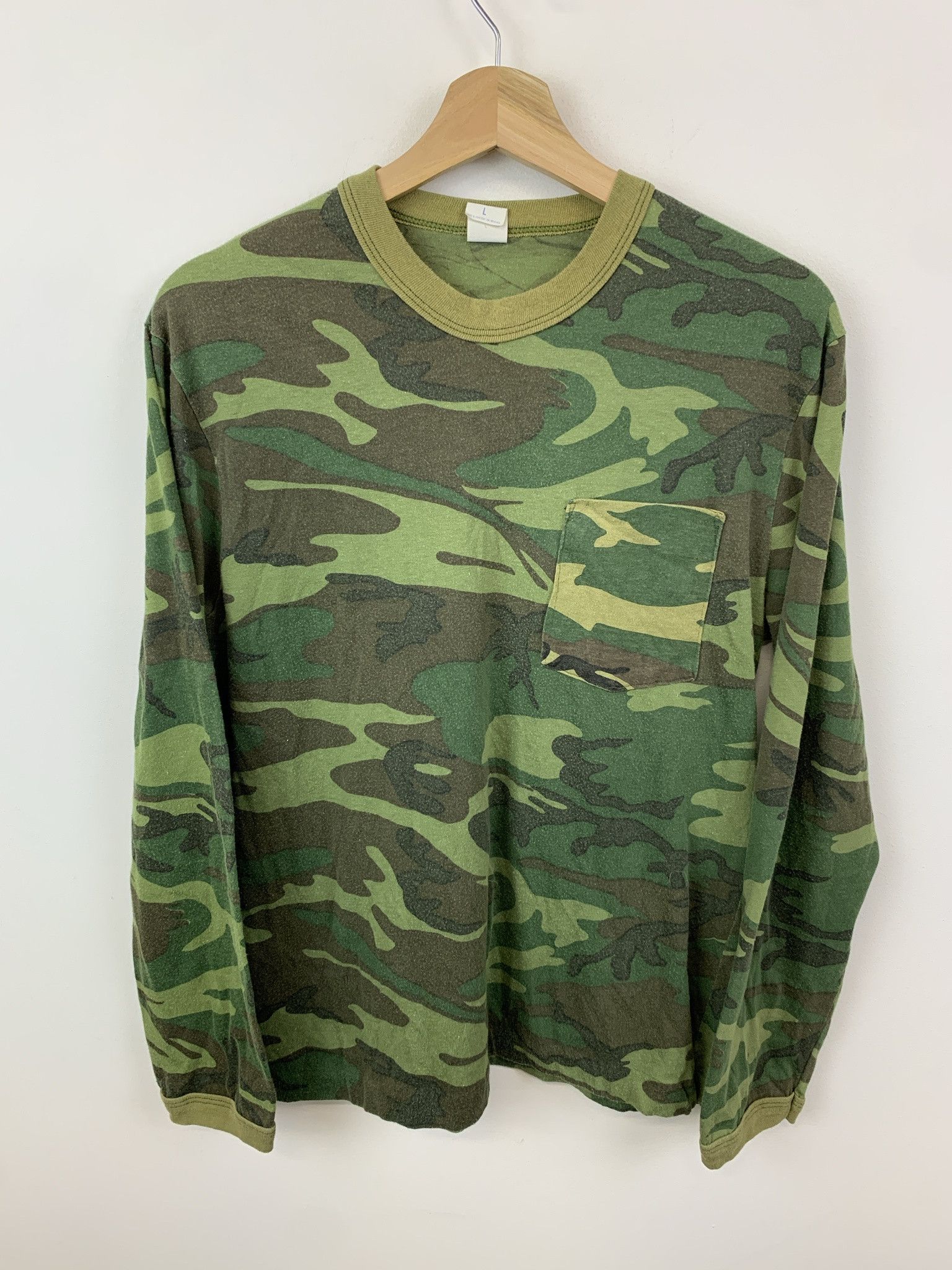 Vintage Vintage 1990s Single Stitch Military WoodlandCamo Longsleeve Size US L / EU 52-54 / 3 - 1 Thumbnail